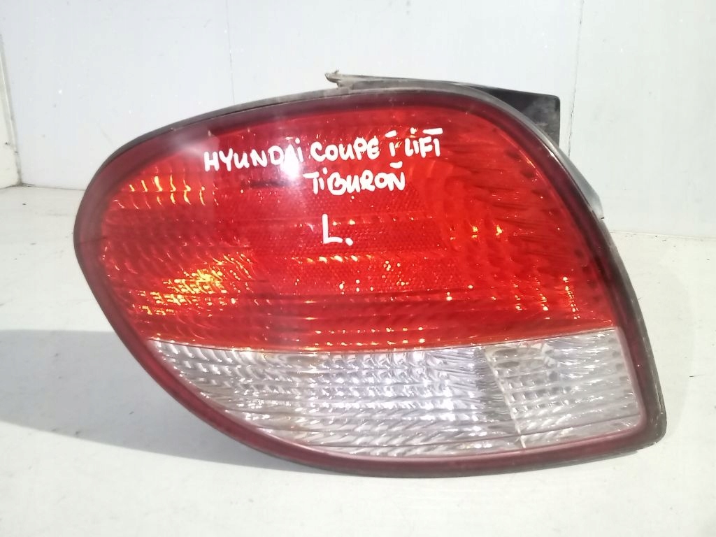 Hyundai Coupe and lift light left rear part rear