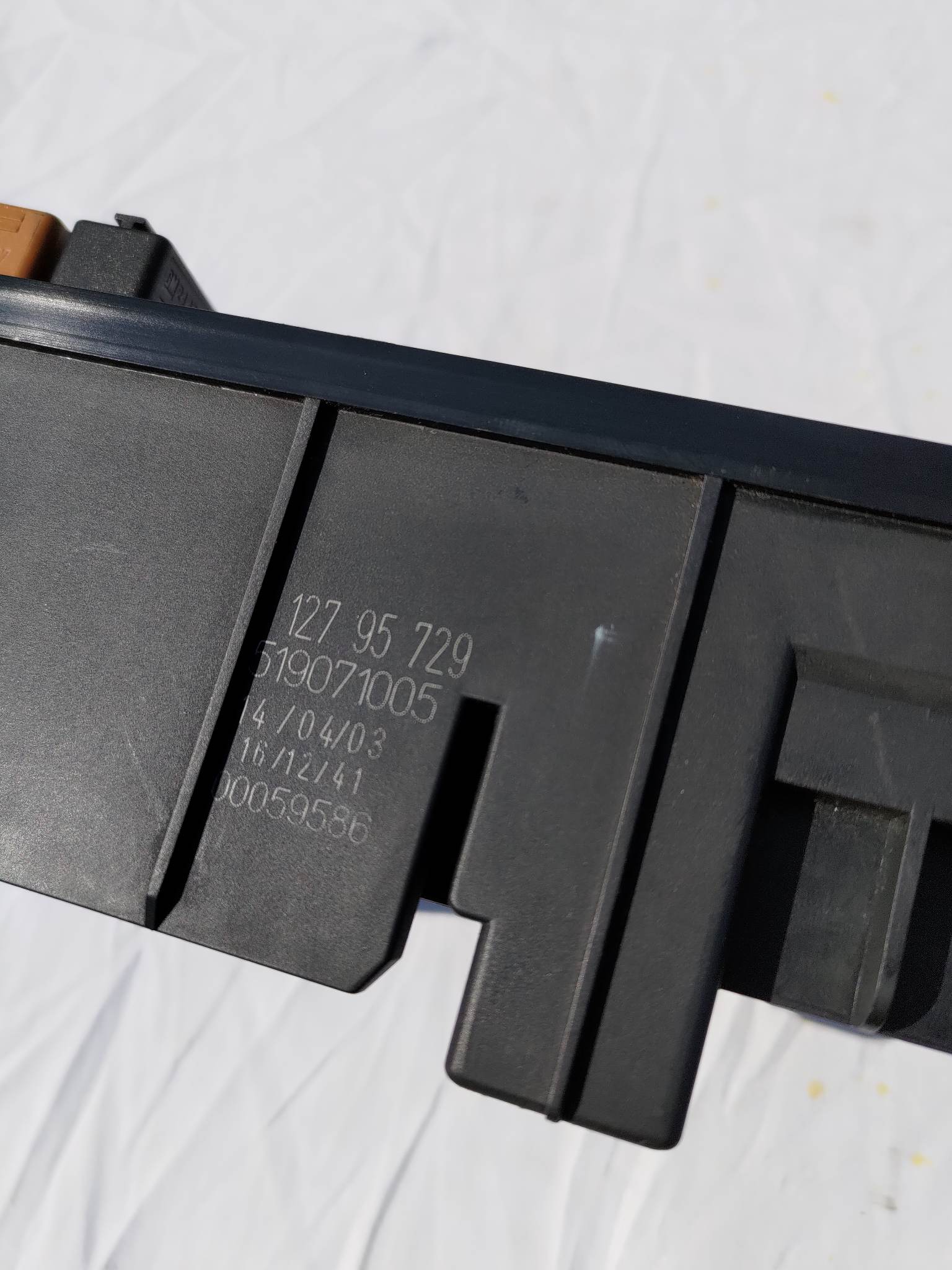 Module fusibles SAAB 9-3 II 93 OE 12795729