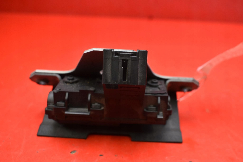 lock bonnet rear part boot 31335870 VOLVO V40 2 II 5D HB 12-16