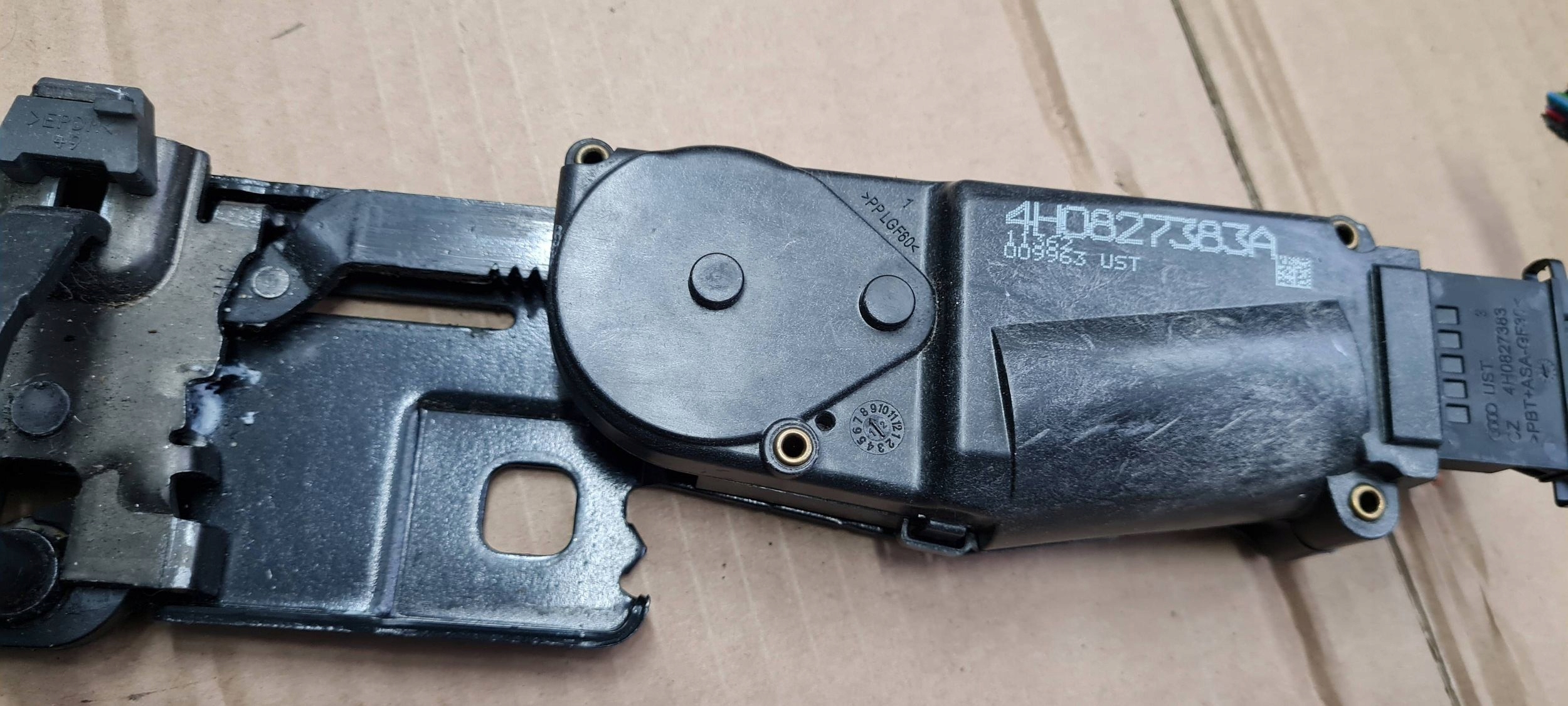 A7 4G S7 lock DOCIAG bonnet boot AUDI A6 C7 4G 4H0827383A