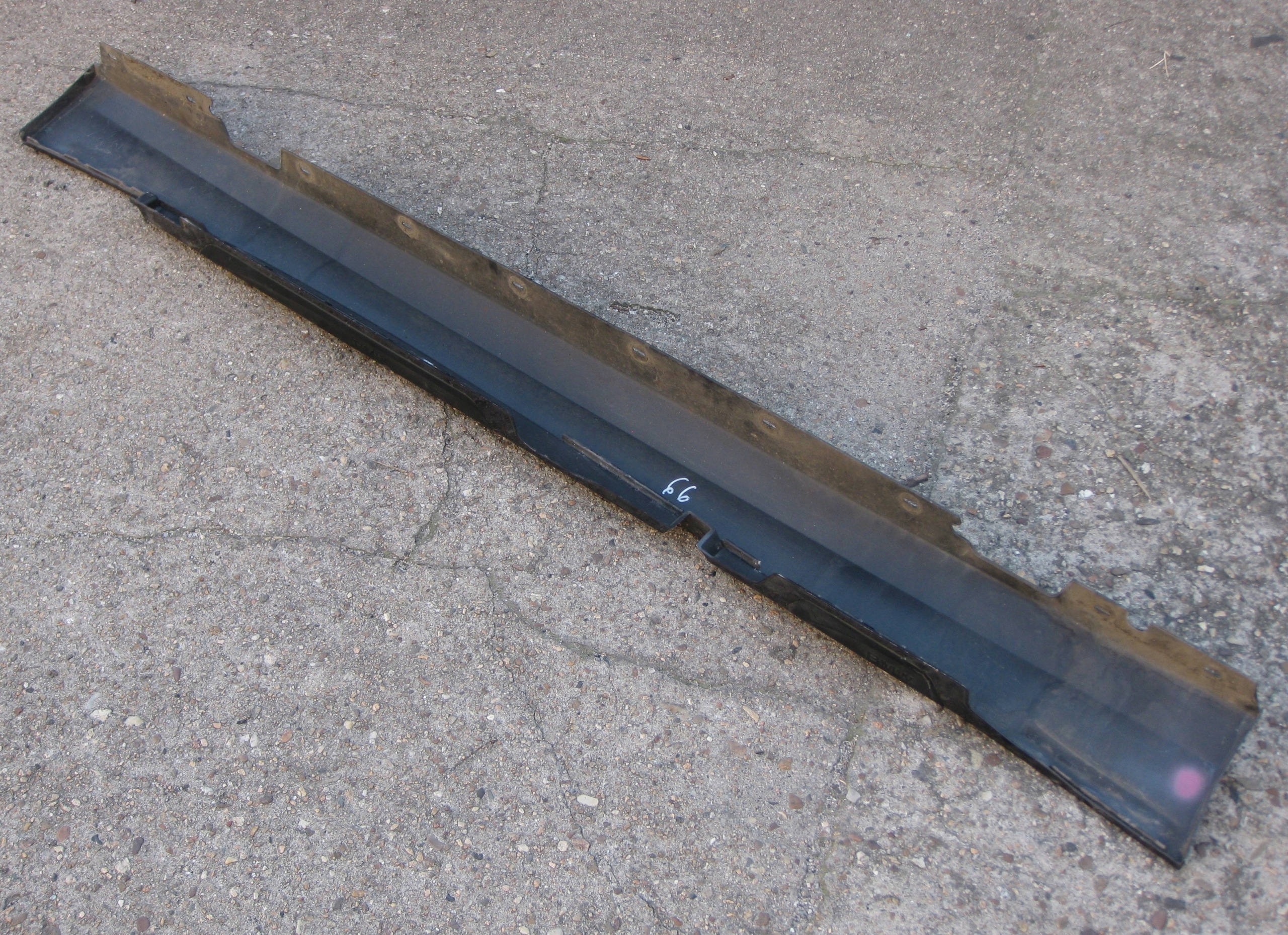 BMW E87 07R moulding threshold left 7184353