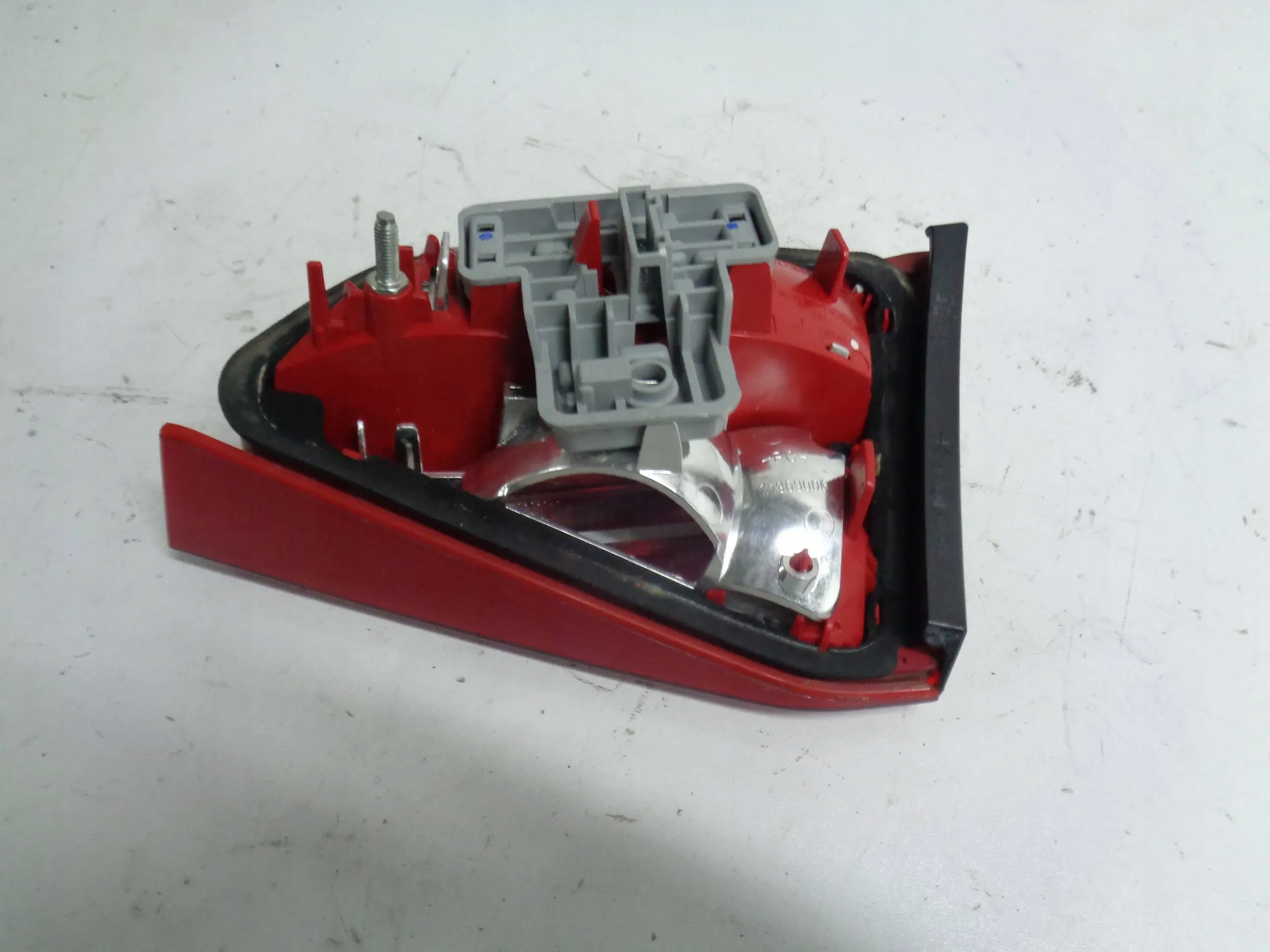 AUDI A4 B8 KOMBI 08-11r light left rear part to the bonnet