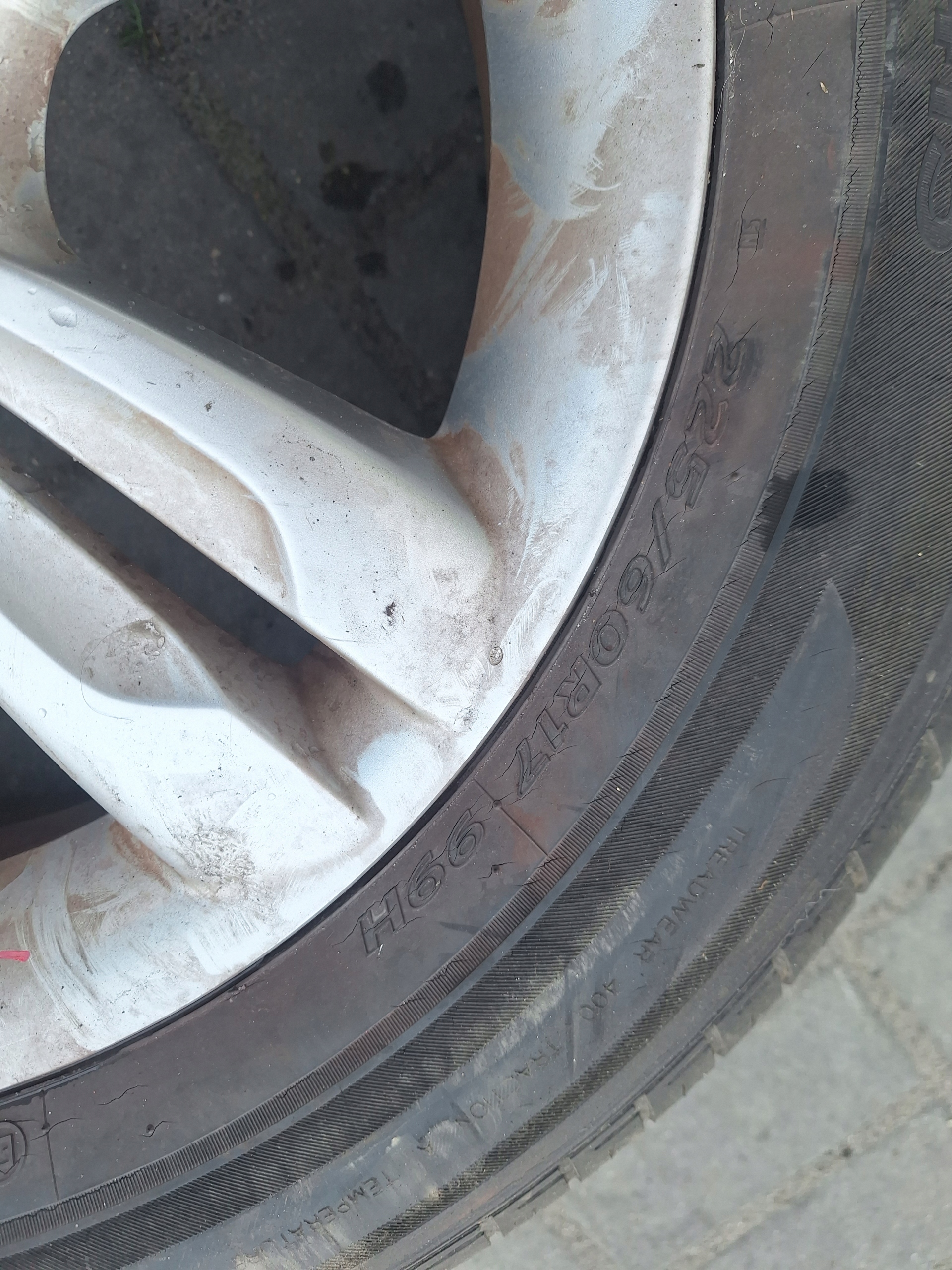HYUNDAI IX35 09-15 discs + tyres 225/60 R17