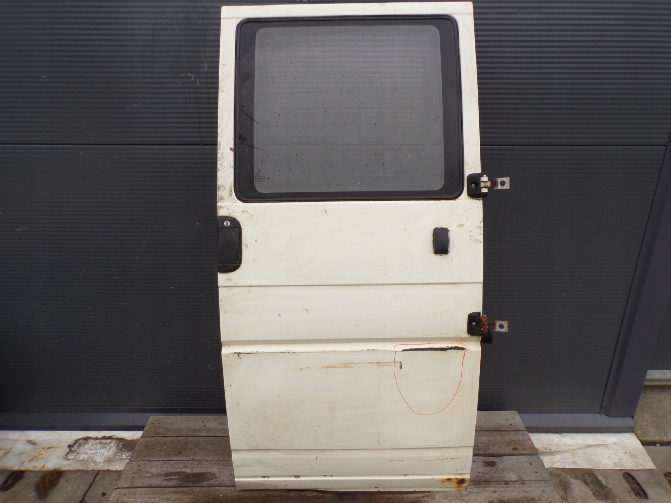 DRZWI PRAWE TYLNE TYŁ VOLKSWAGEN TRANSPORTER T4 DOKA OPIS