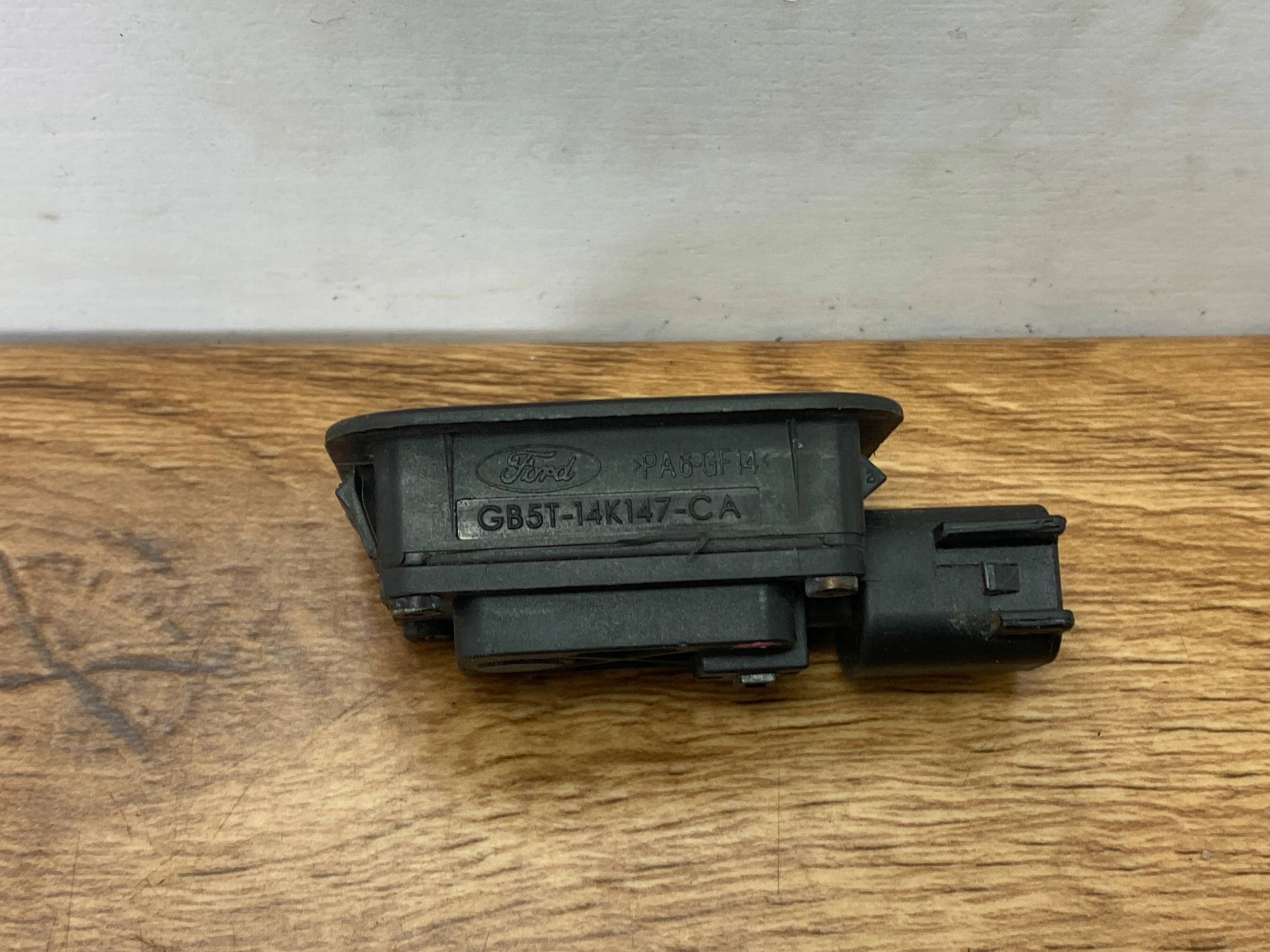 button of the opening boot Ford Escape IV Kuga MK3 2020+