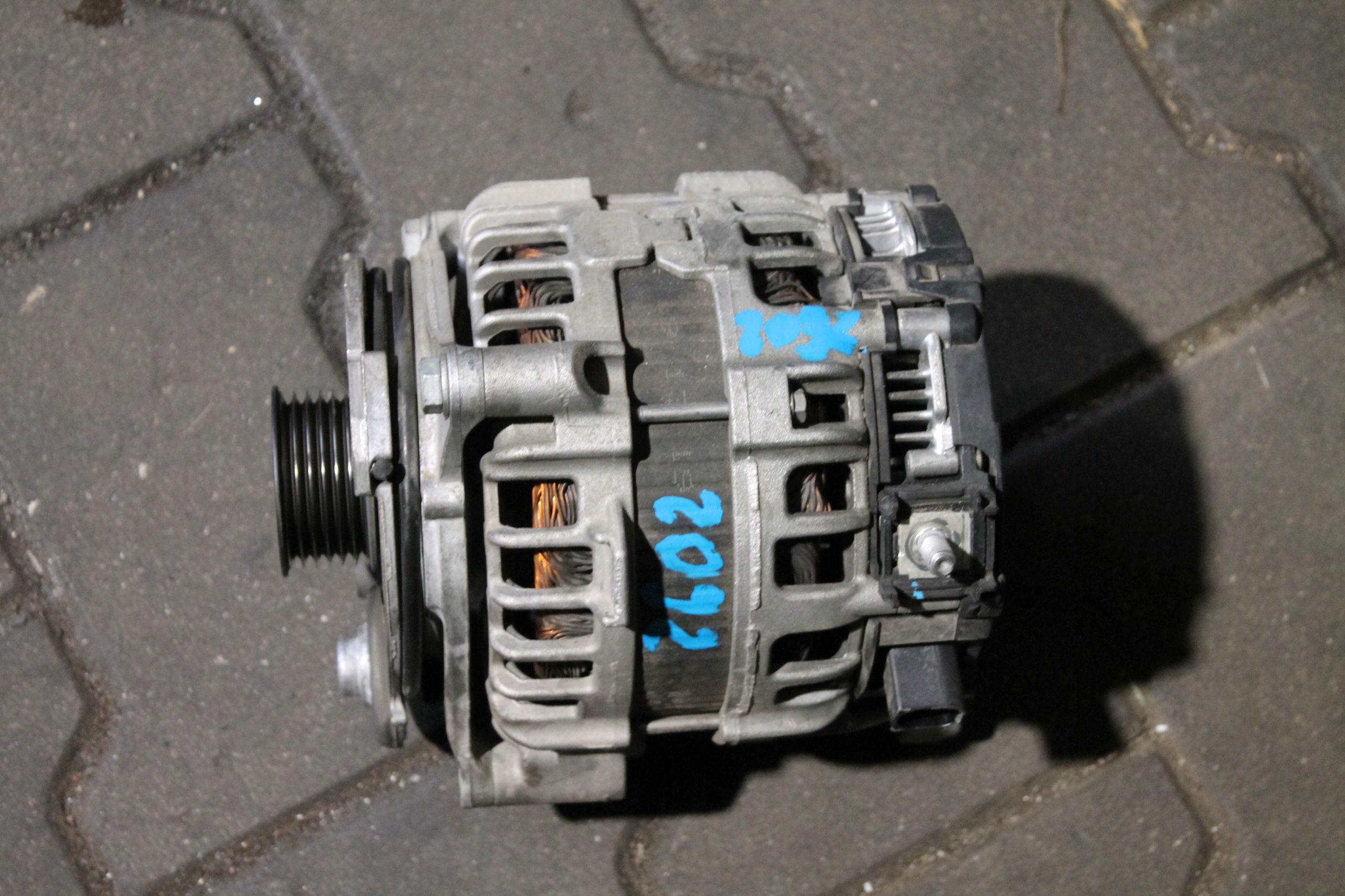 2092. alternator BMW 8571357 012581404