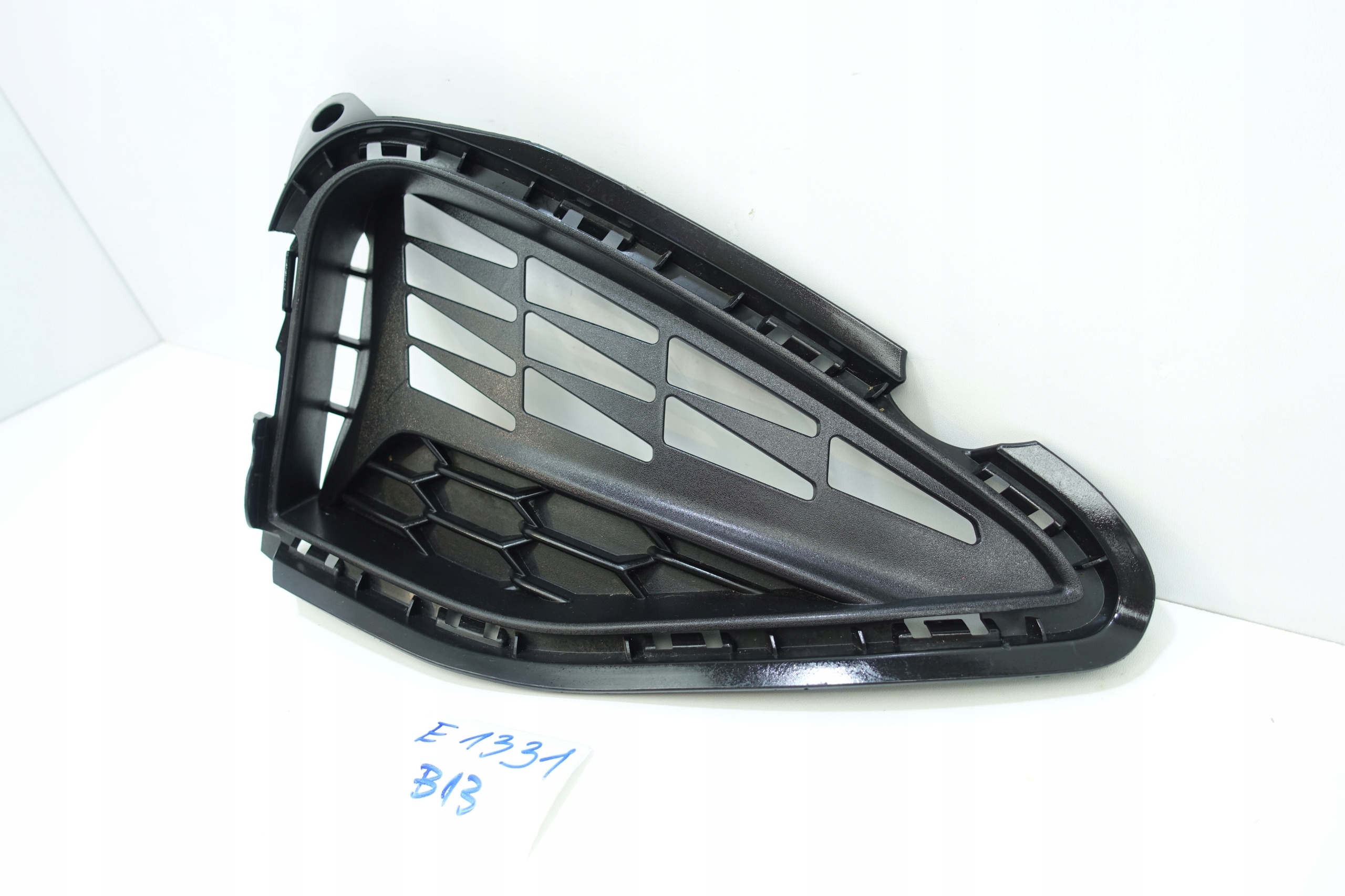 grid of a bumper right front HYUNDAI i30 N-LINE 86564-G4DA0