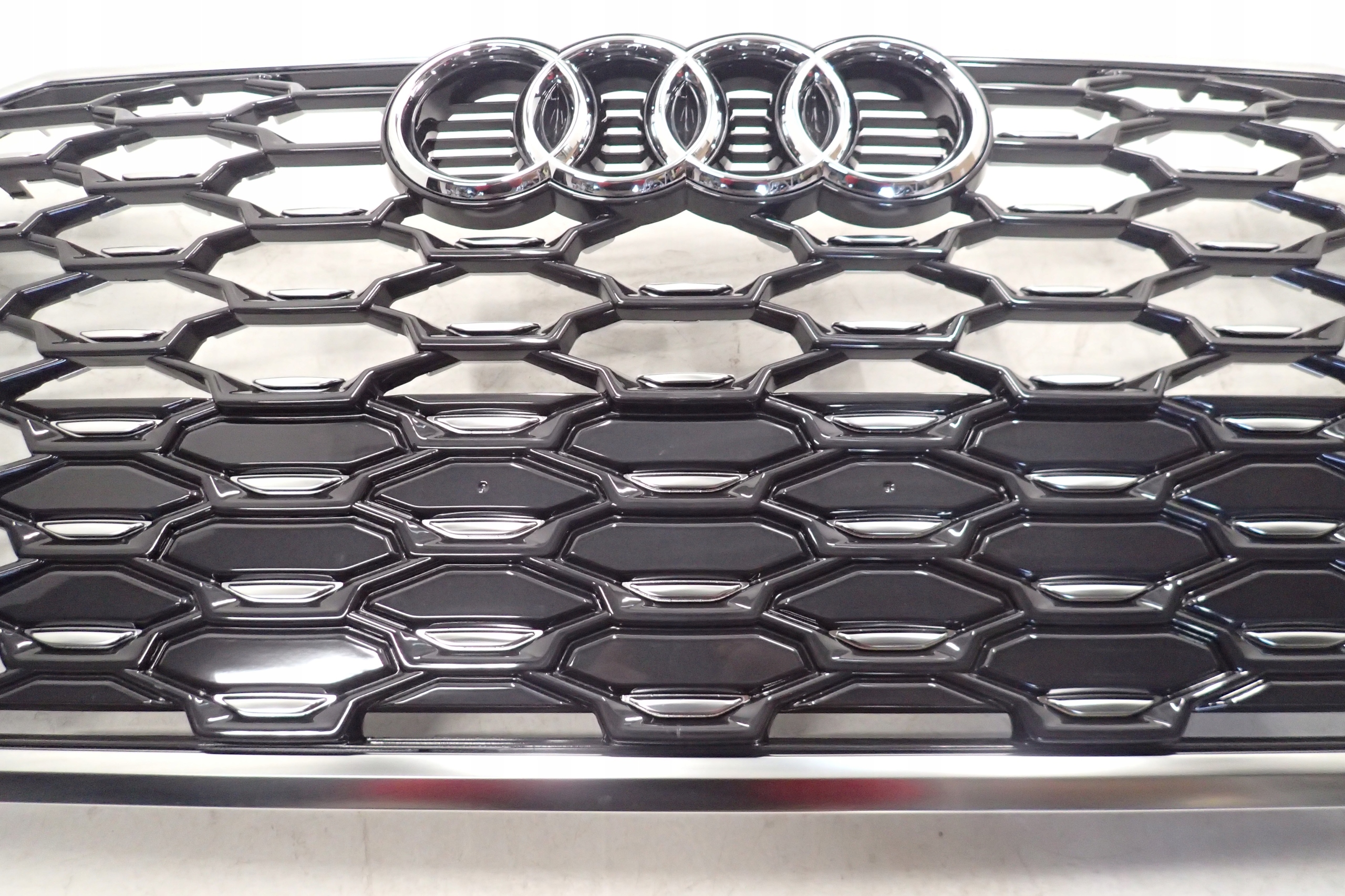 AUDI Q3 83F GRILL ATRAPA CHŁODNICY 83F853651 Typ samochodu Samochody osobowe