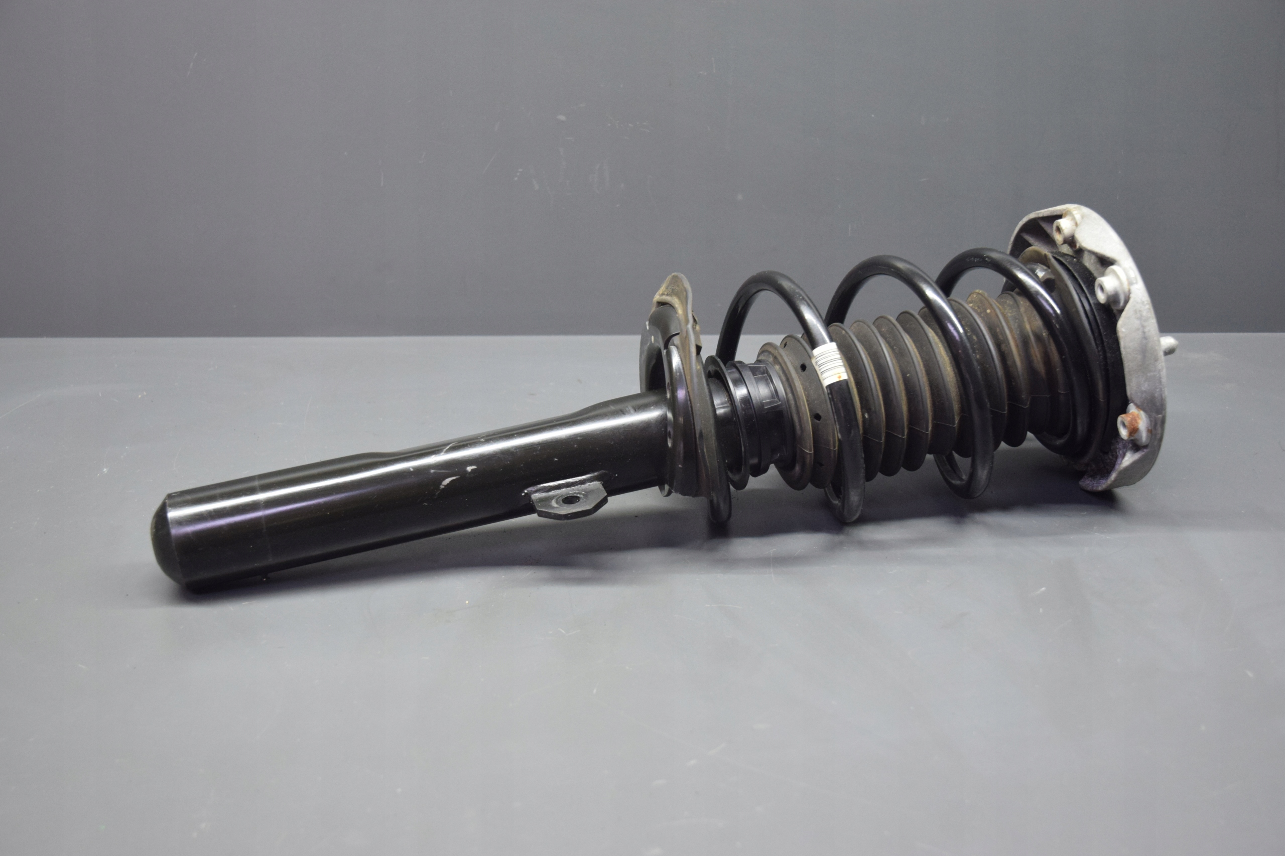 shock absorber left front BMW 2 F45 F46 10084km