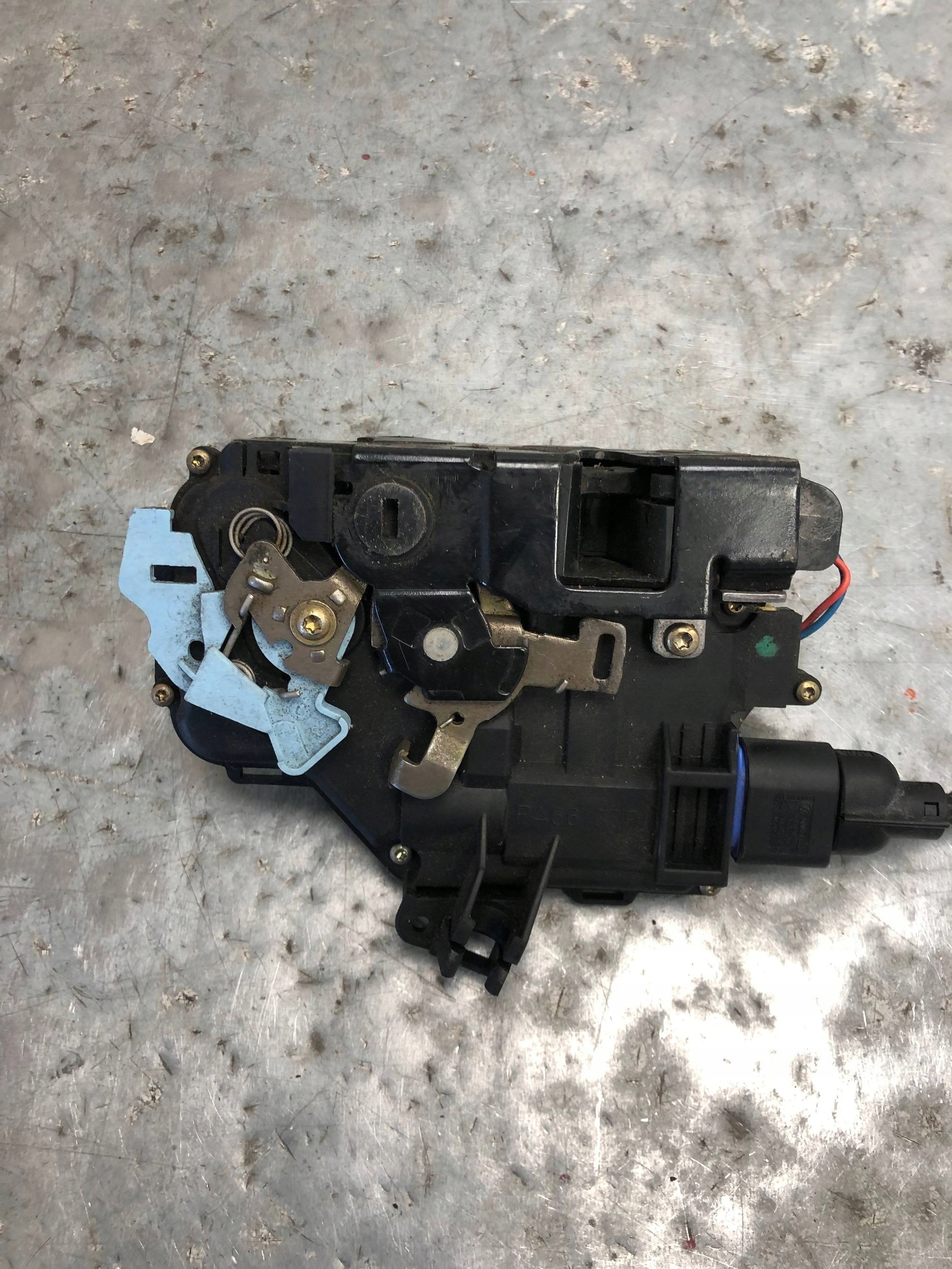 lock door right front VW GOLF V plus 7L0839016