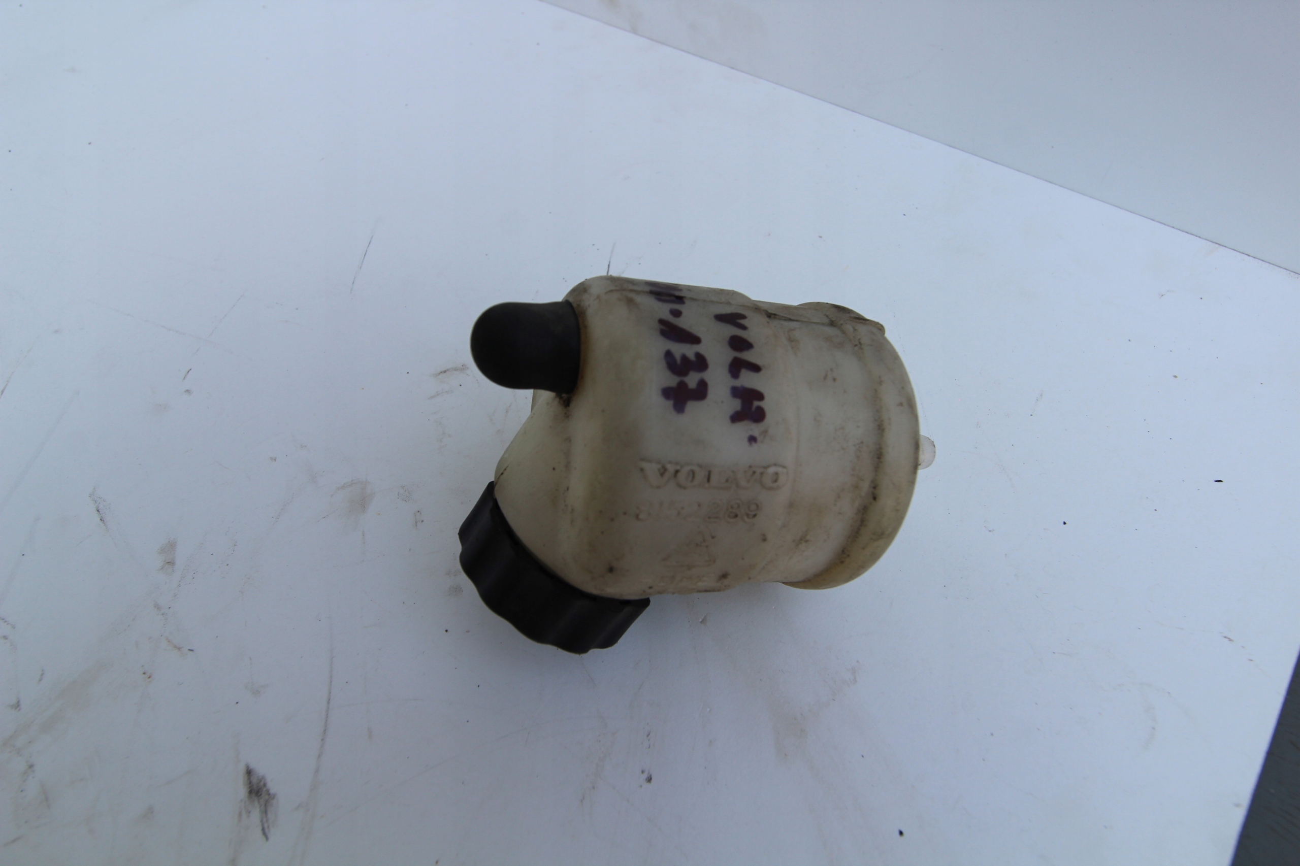 ZBIORNIK PŁYNU POMPY SPRZĘGŁA VOLVO FH