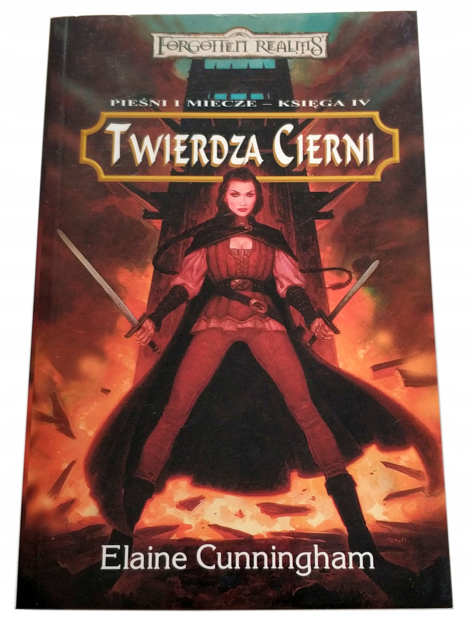 Twierdza Cierni. Pieśni I Miecze, Cunningham, Nowa