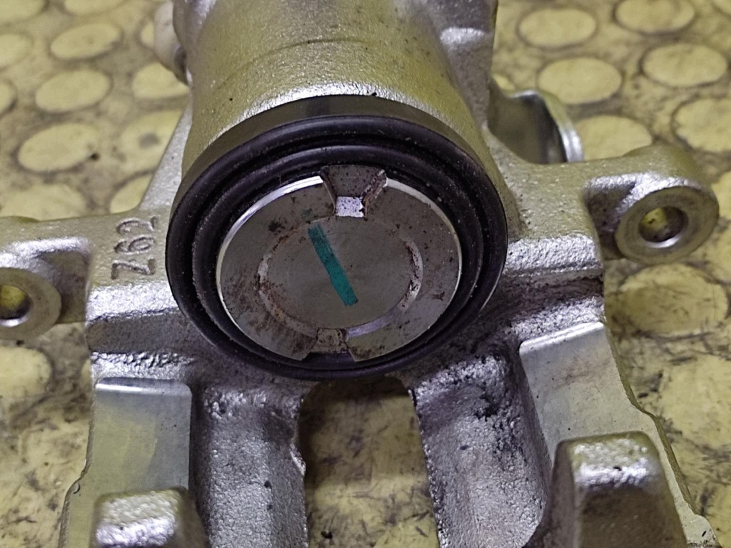 AUDI 80 B4 caliper brake right rear part
