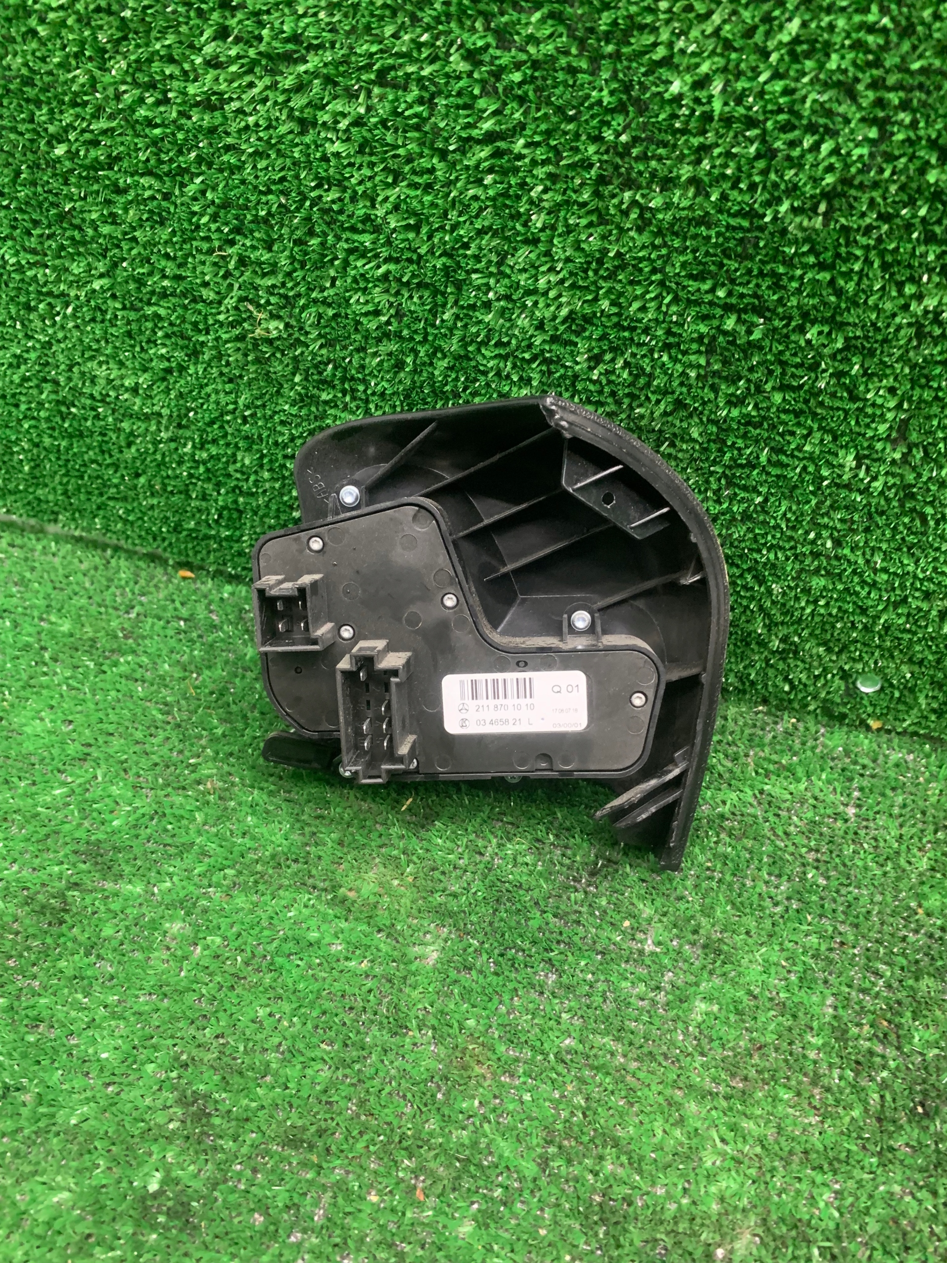 switch control seat MERCEDES E W211 2118701010