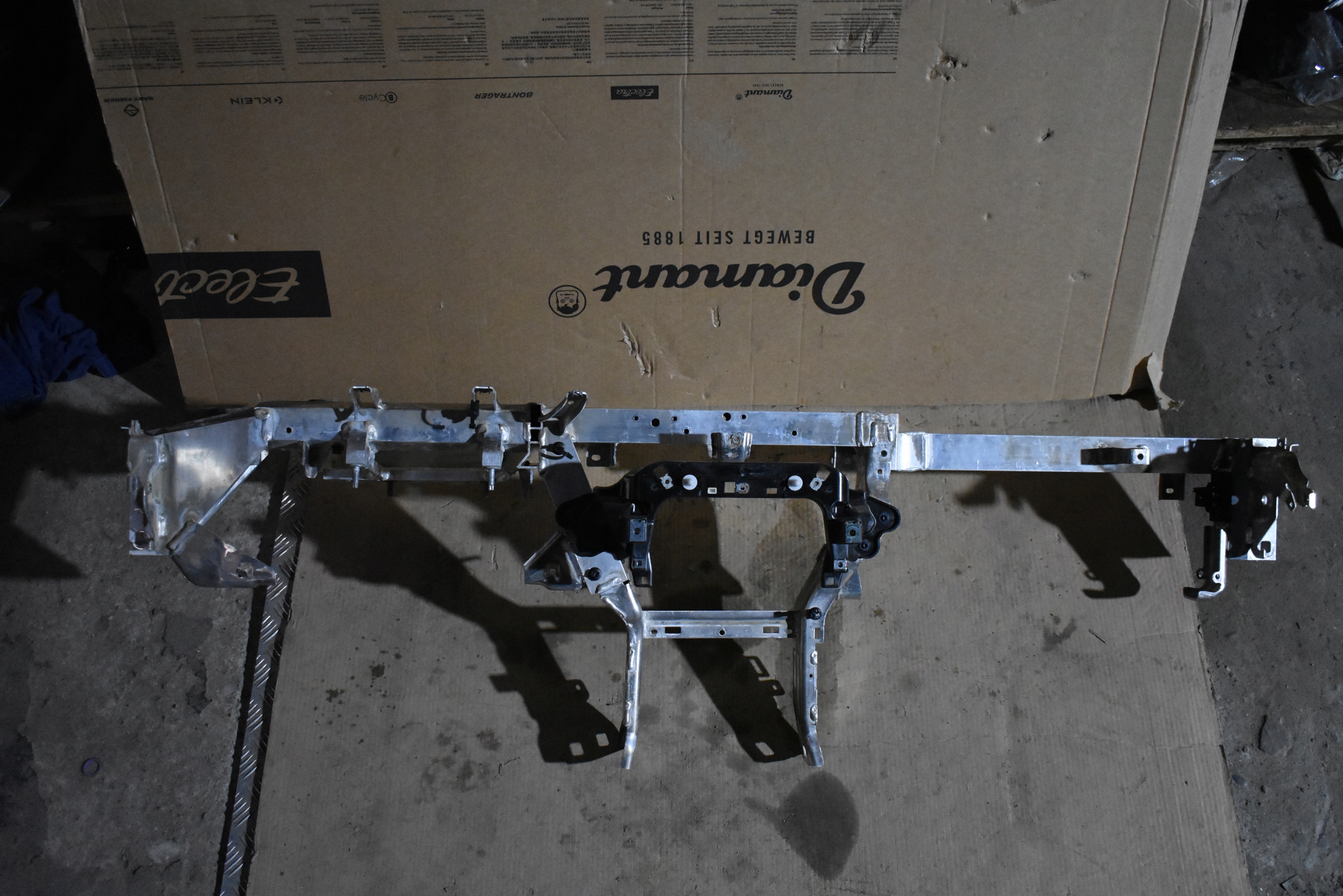 IDEALNY support sider consoles PORSCHE TAYCAN 1