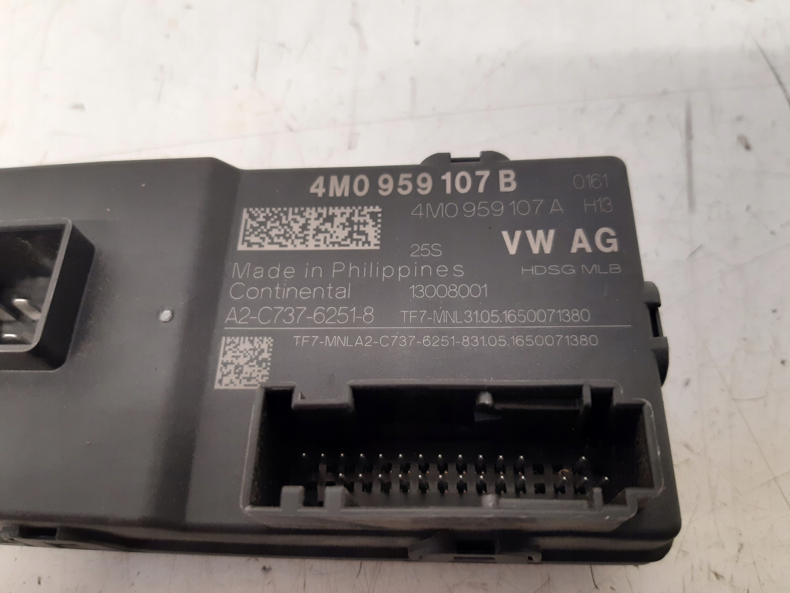 module bonnet 4M0959107B Audi A4 B9