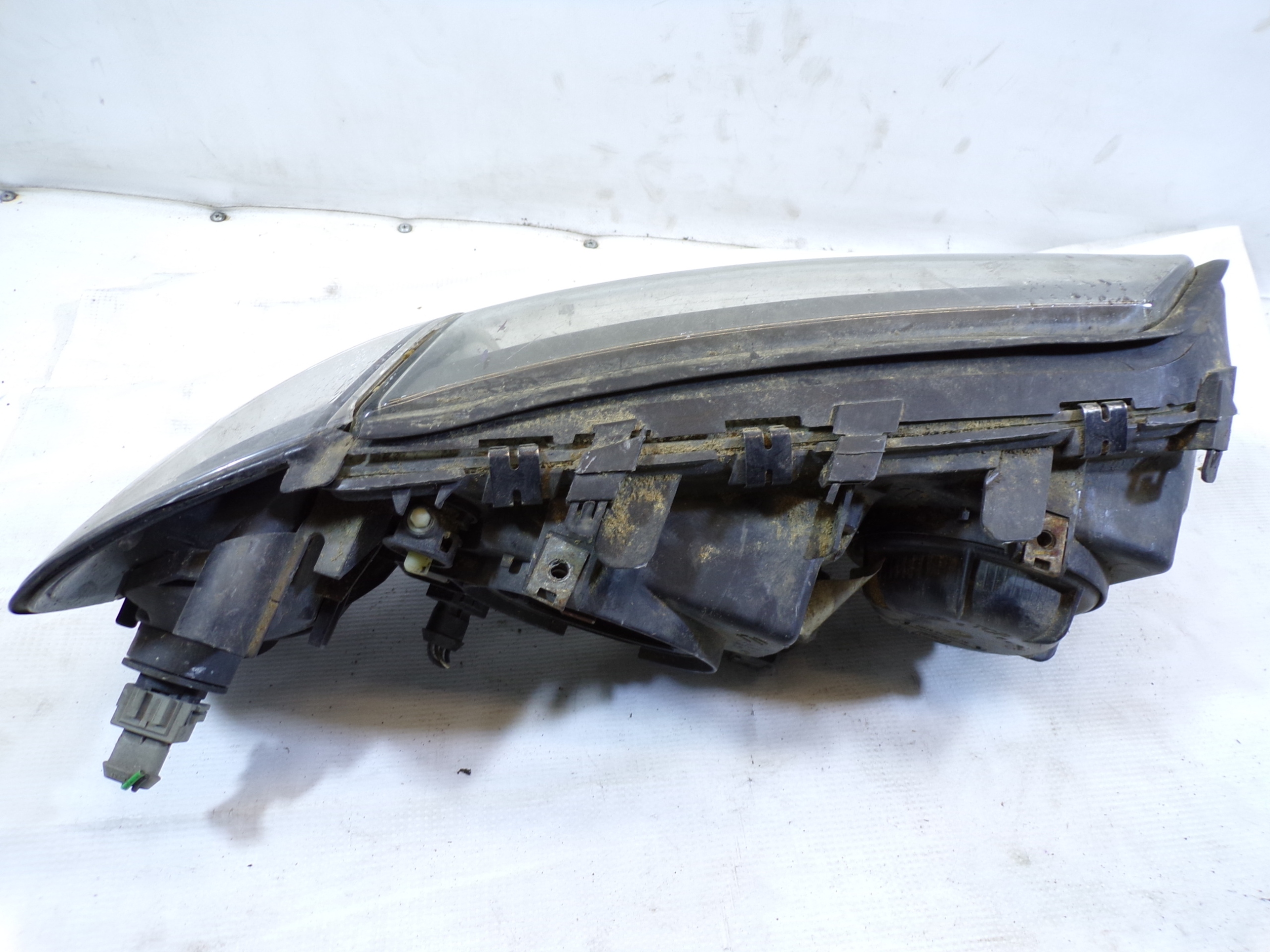 light front front left VOLVO S80 1 and OPIS (1)