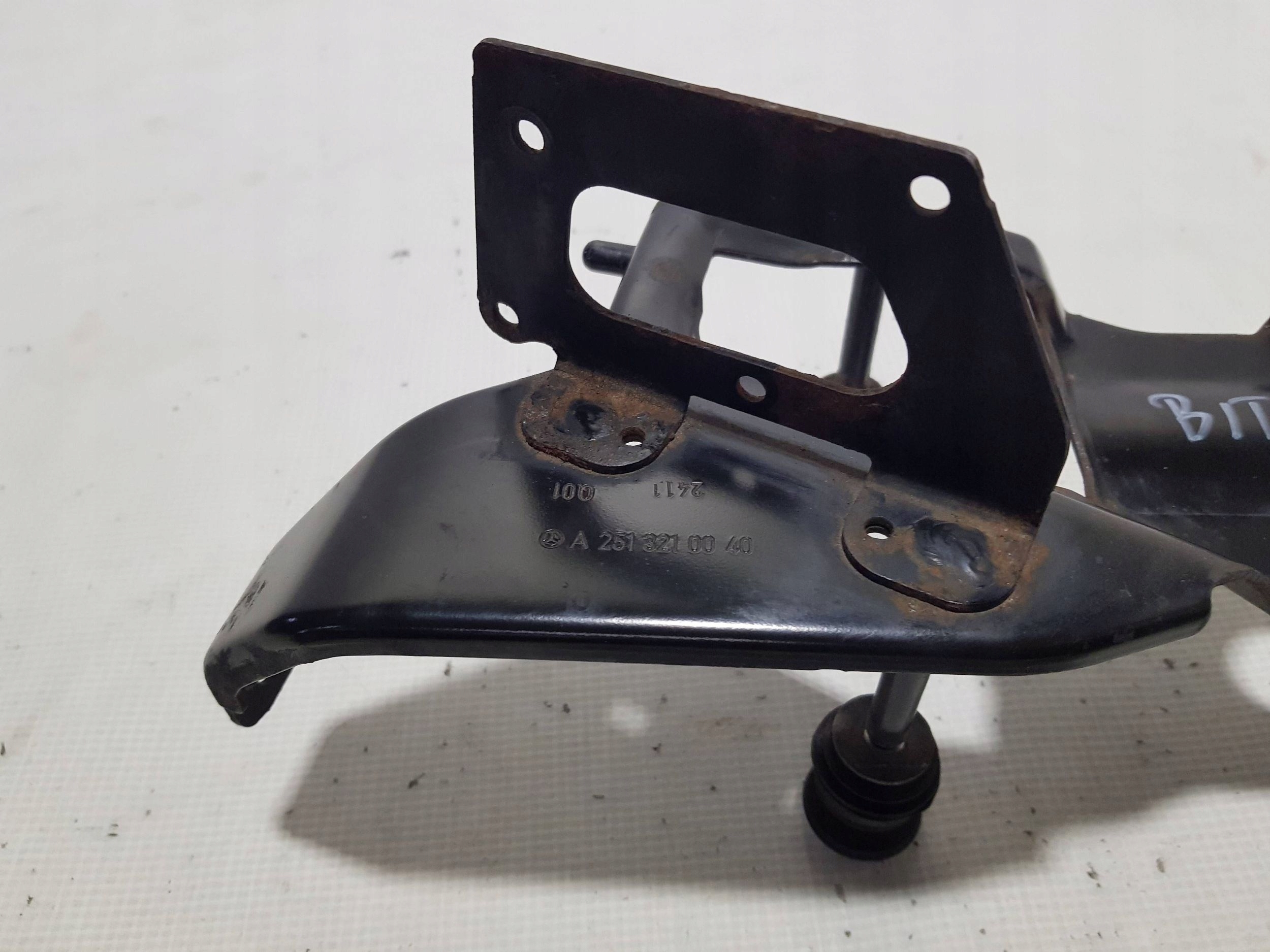 bracket KOMPRESORA springing AIRMATIC SPREZARKI MERCEDES W251
