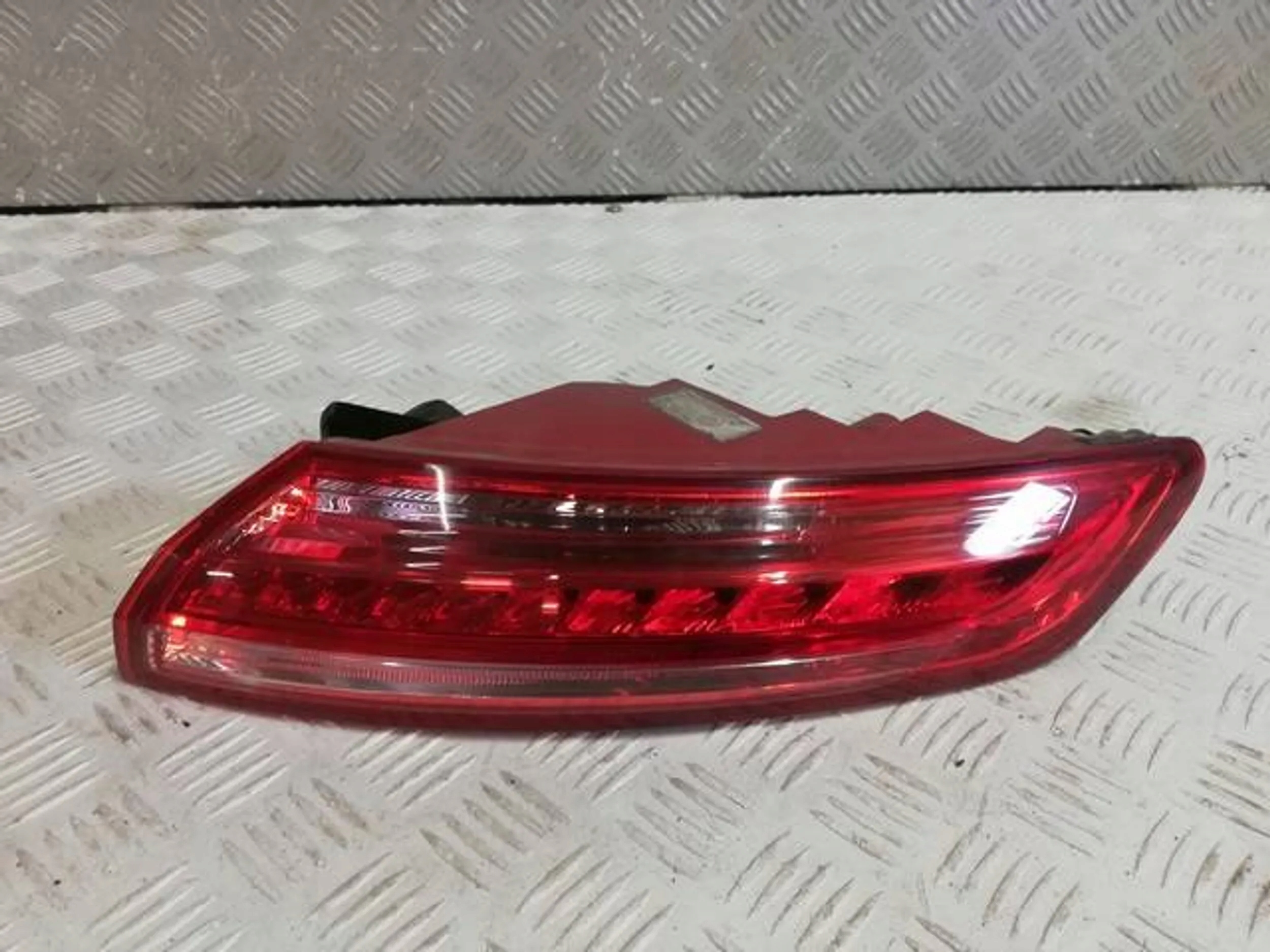 LAMPA TYLNA PRAWA LAGUNA III COUPE