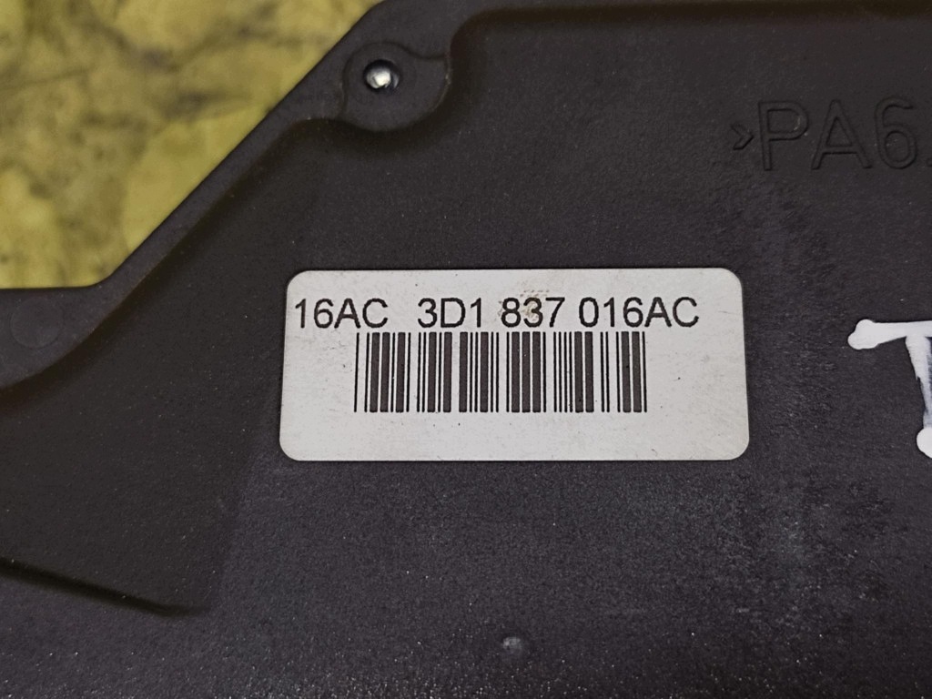 VW TOURAN and lock door right front 3D1837016AC