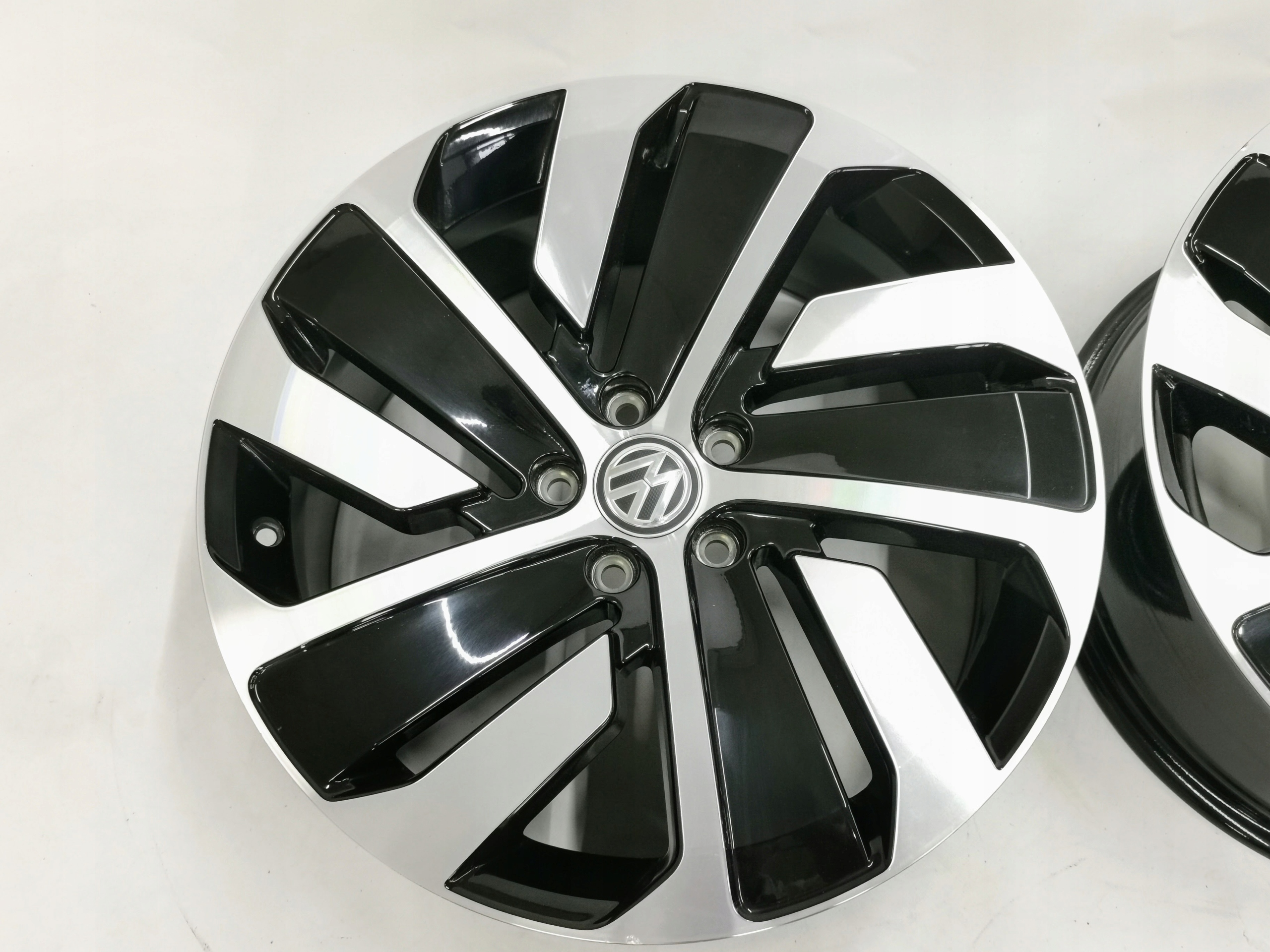 ALUFELGI 19' VW ARTEON 8x19 ET40 3G8601025P KPL Średnica felgi 19