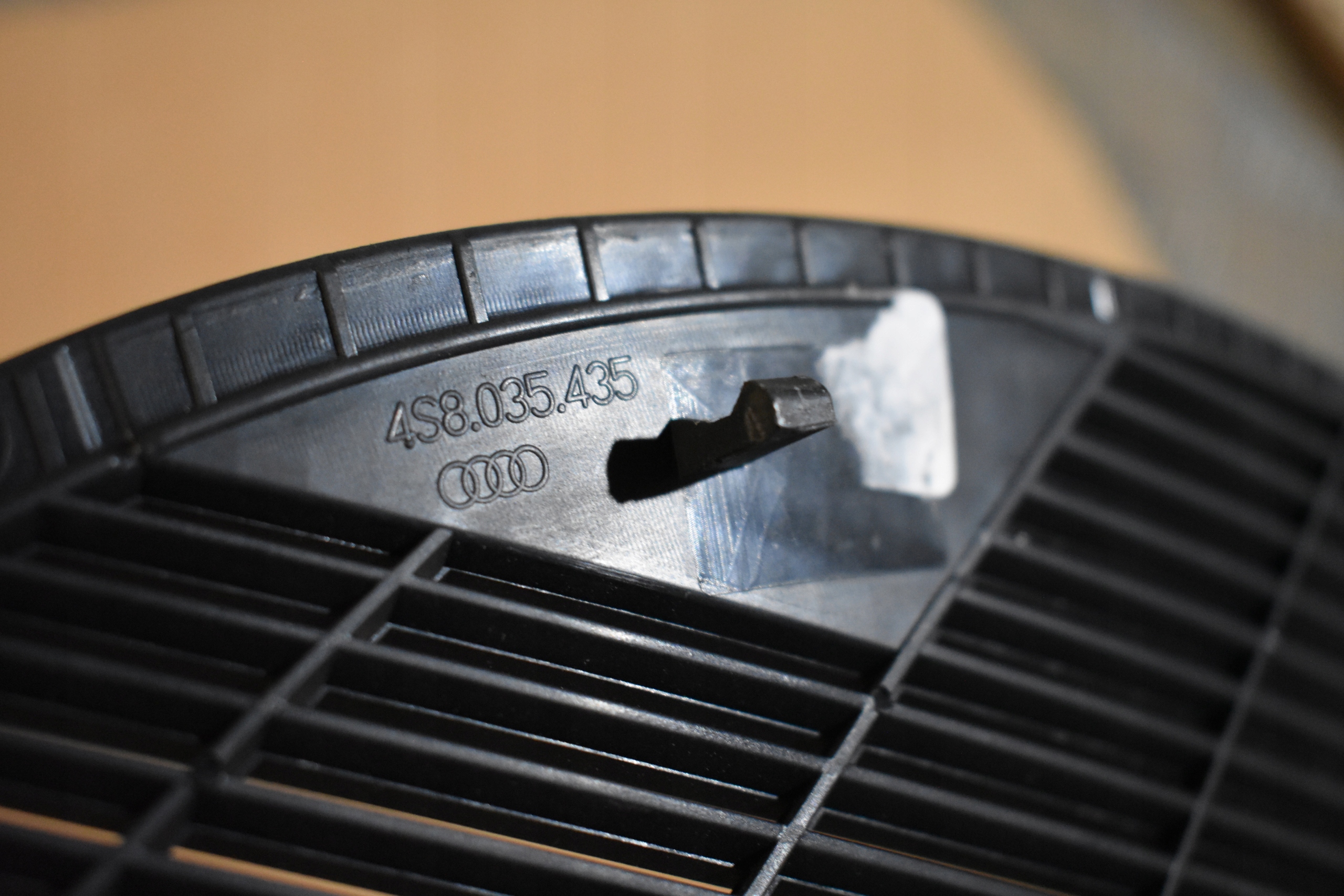 IDEALNA krytka repráku levá AUDI R8 1