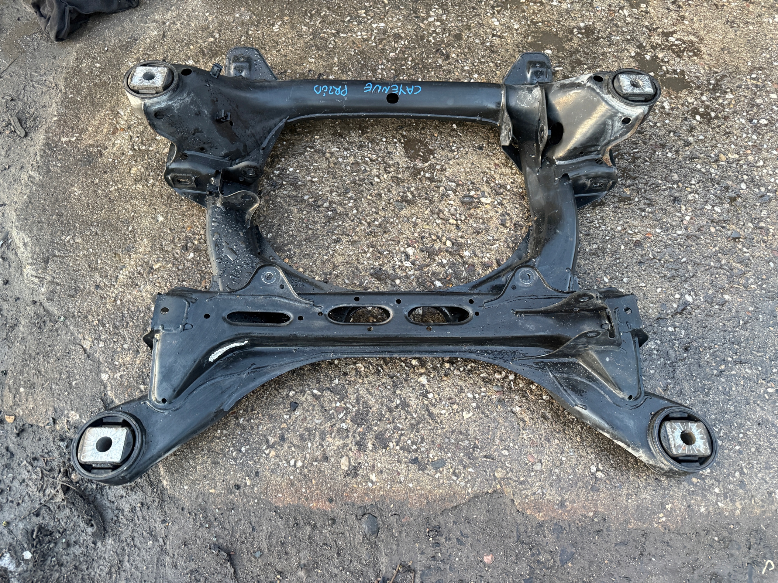 PORSCHE CAYENNE II 7P 3.0 sususpension sider axle beam front front 7L0407748A