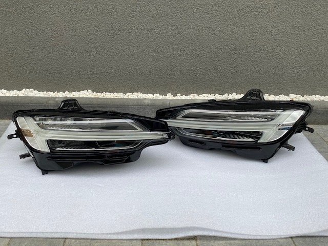 Фары Volvo S60 V60 18- Полный комплект Led СЕРЕДИНА LED 2020