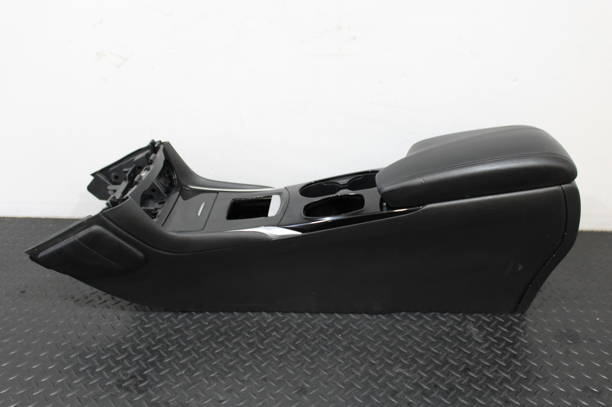 TUNEL central armrest INFINITI Q30