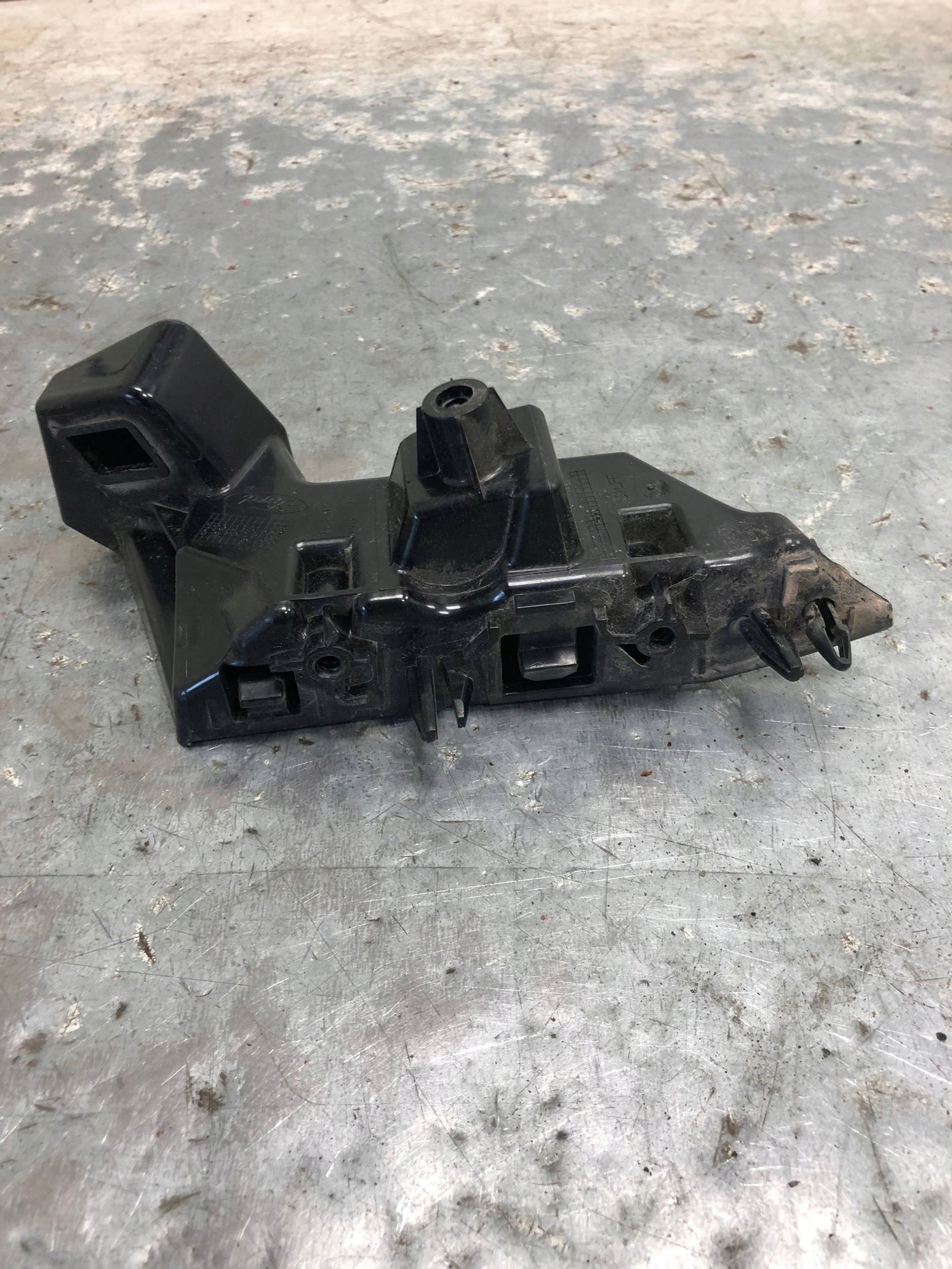 bumper bracket left front FORD FOCUS MK4 KOMBI JX7B-17D959
