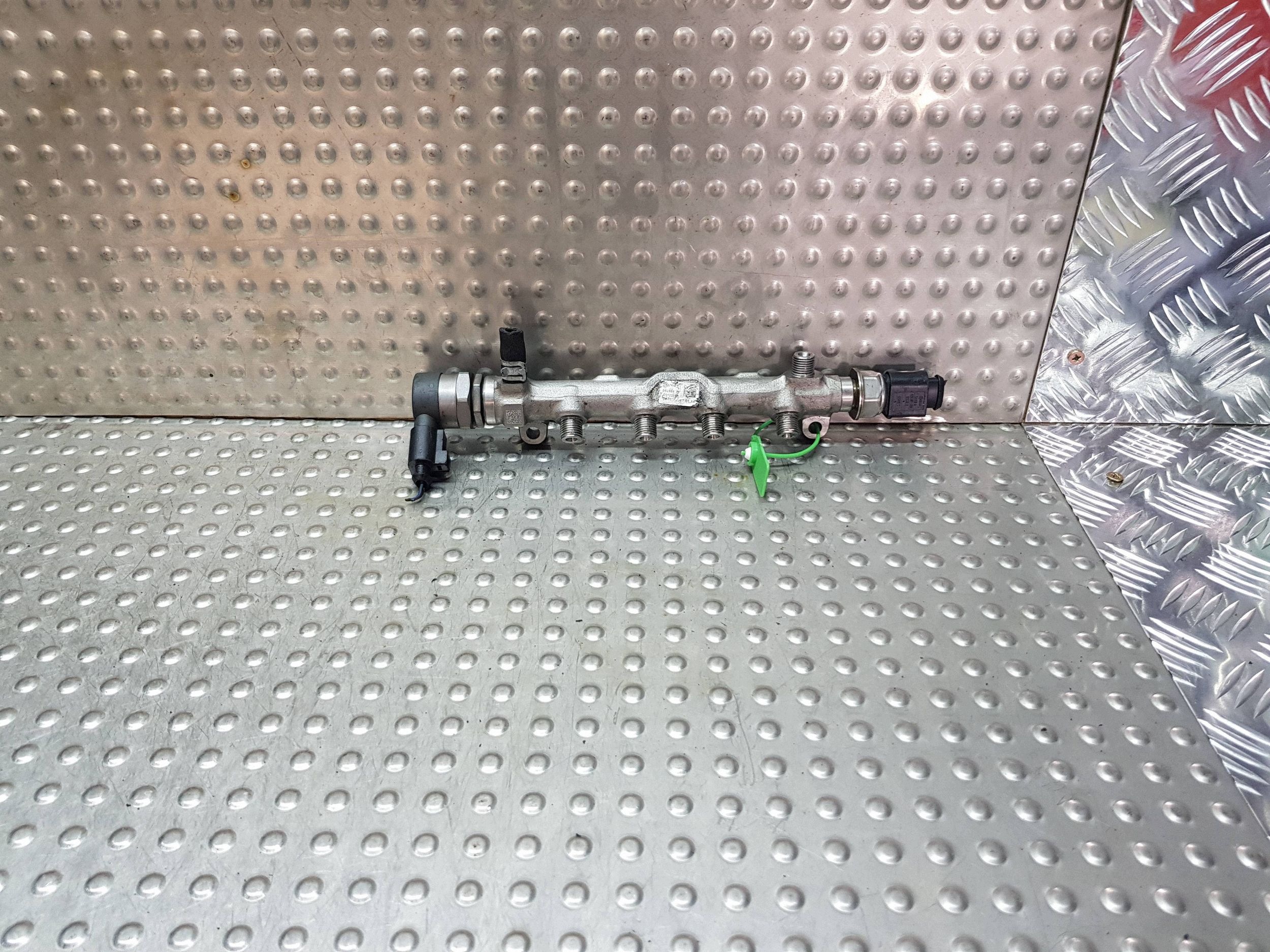 Rampe injection Capteurs 04L089B OCTAVIA III A3 8V LEON GOLF VII 2.0 TDI