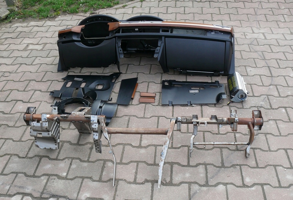 dashboard instrument panel cockpit airbag BMW 7 E65 black