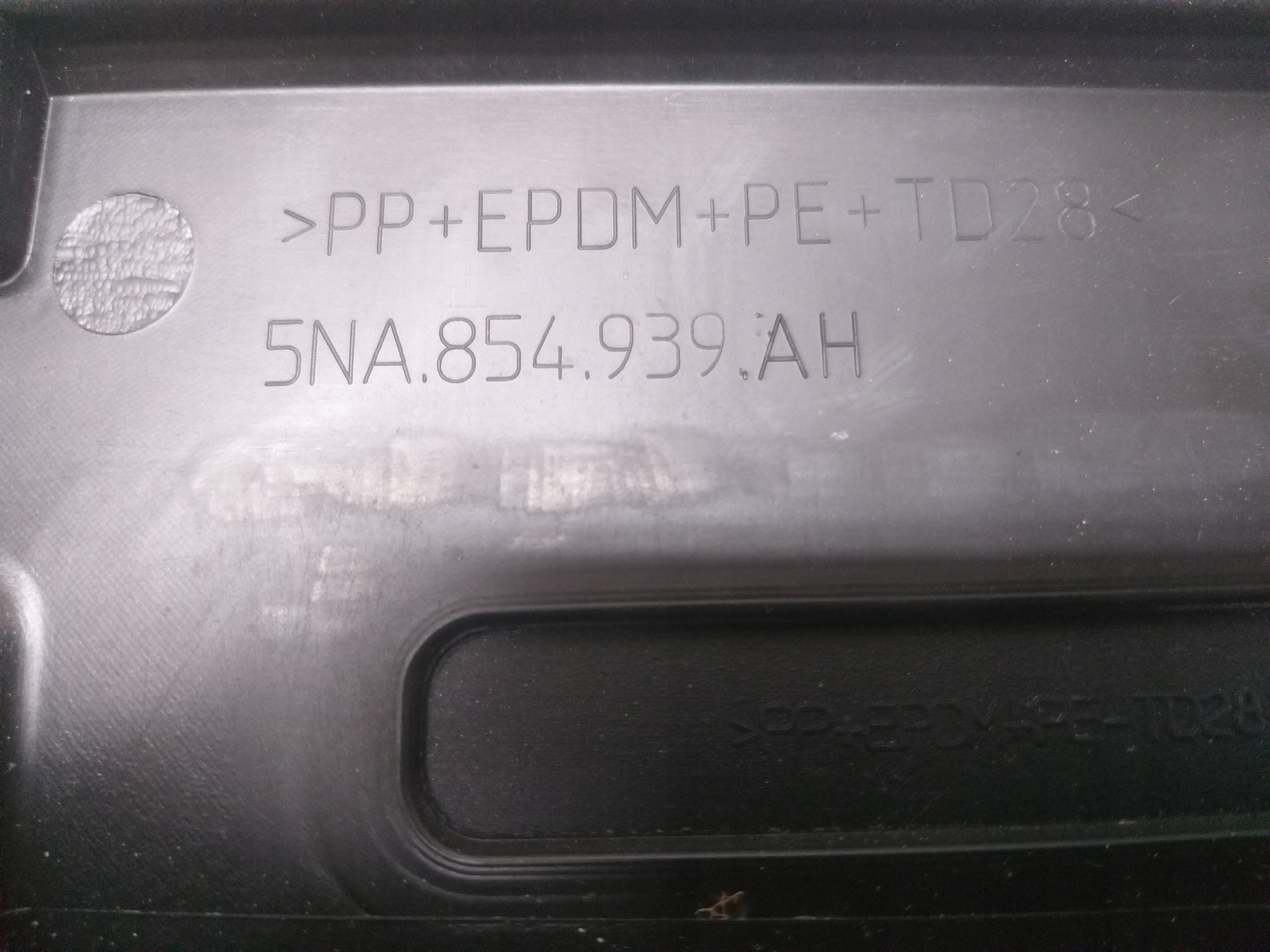 door moulding left front VW TIGUAN 15- 5NA 5NA854939