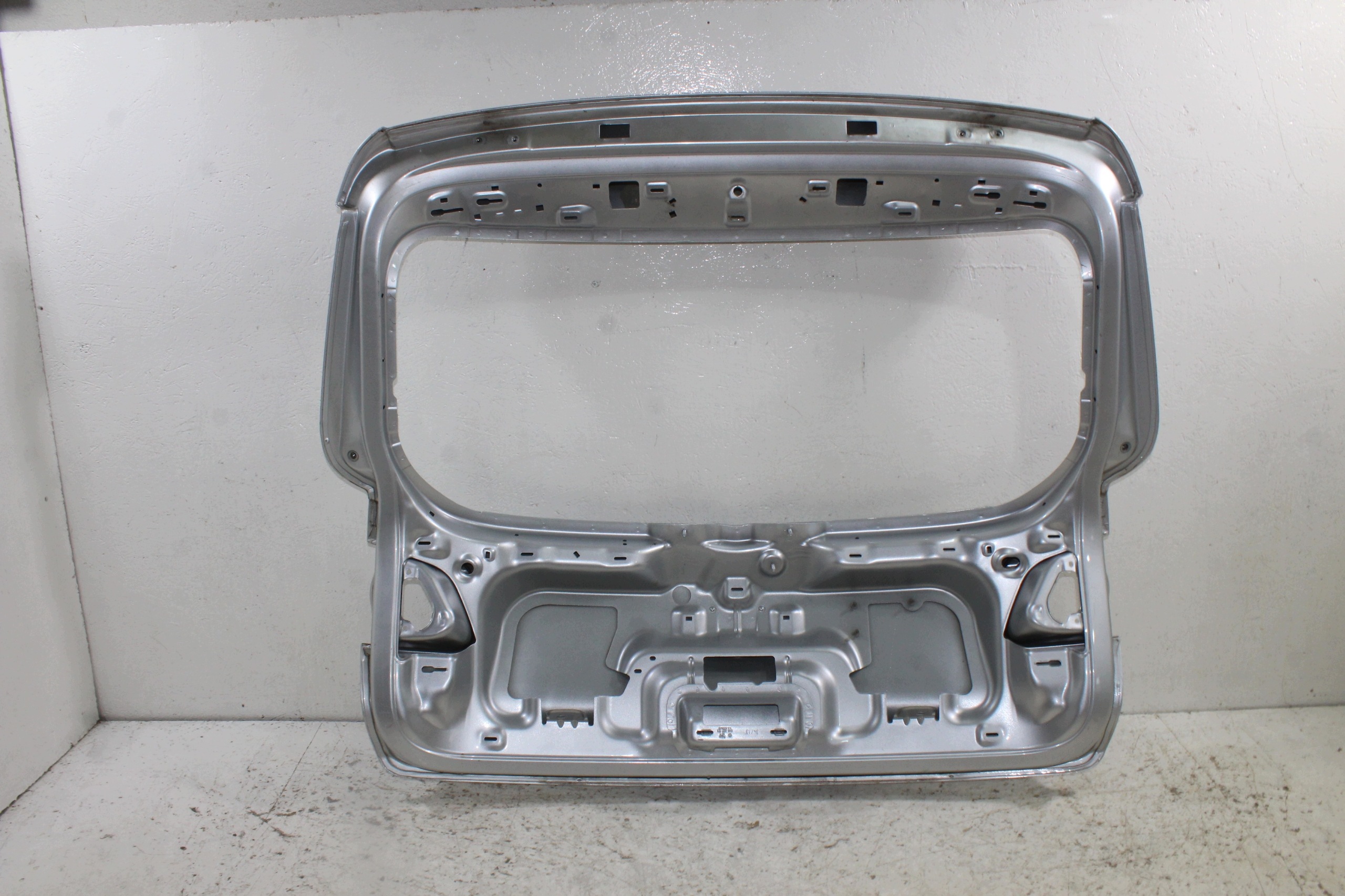 VW Tiguan trunk door boot rear part 5N0827173