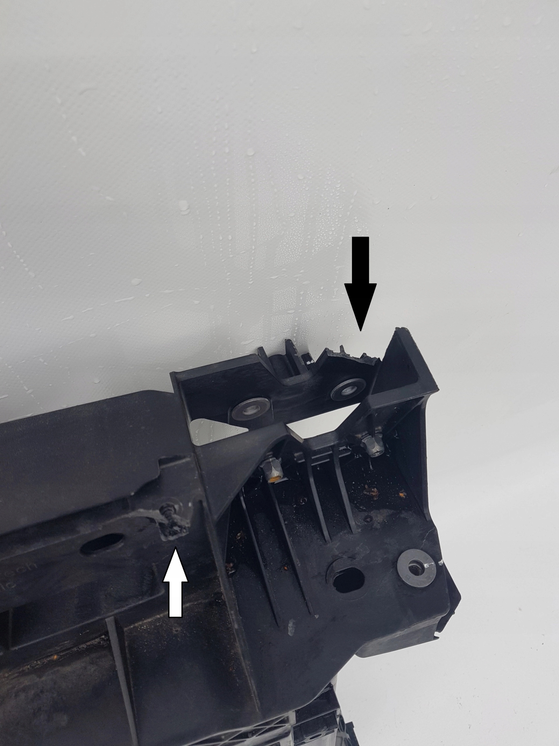 SKODA KODIAQ PAS PRZEDNI WZMOCNIENIE 565805588N Strona zabudowy przód