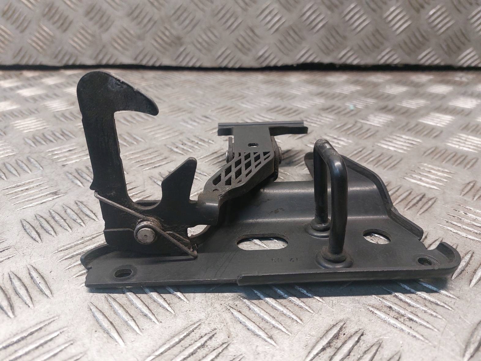 bonnet latch lock AUDI A6 C6 4F0823480A
