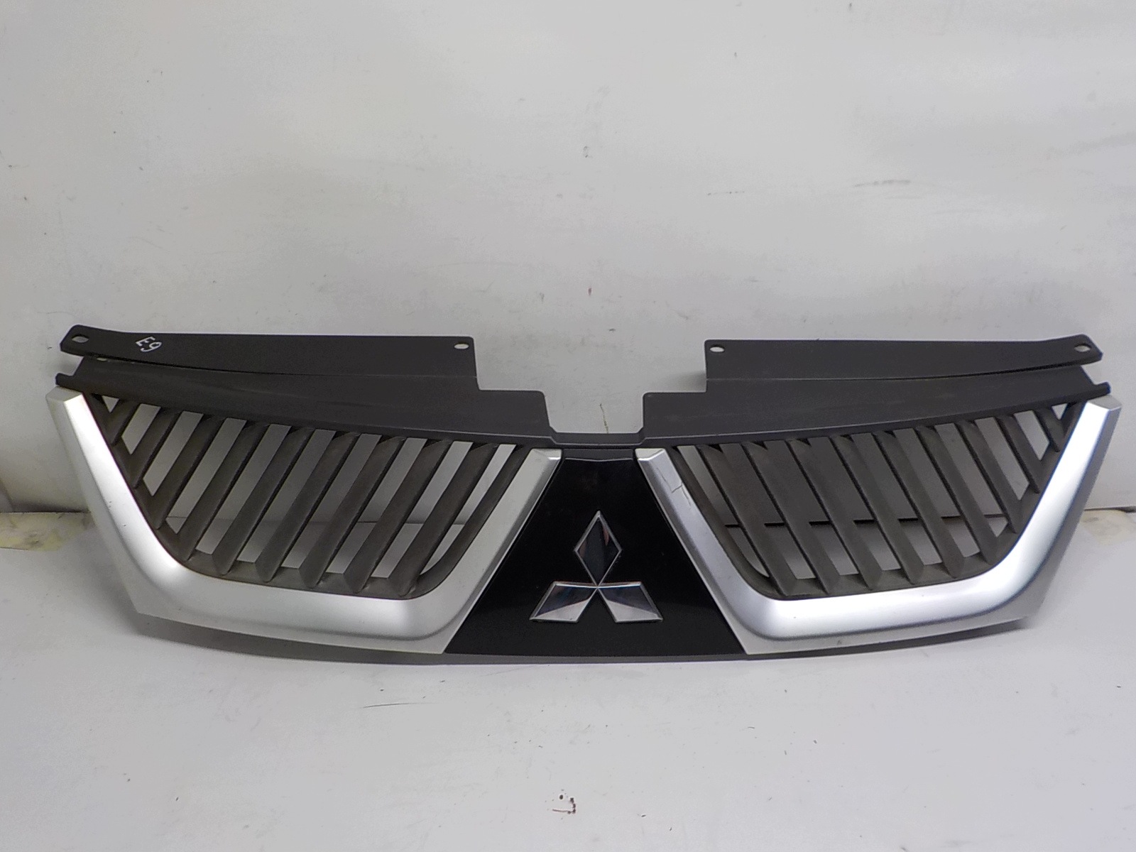 MITSUBISHI OUTLANDER II grill grille radiator