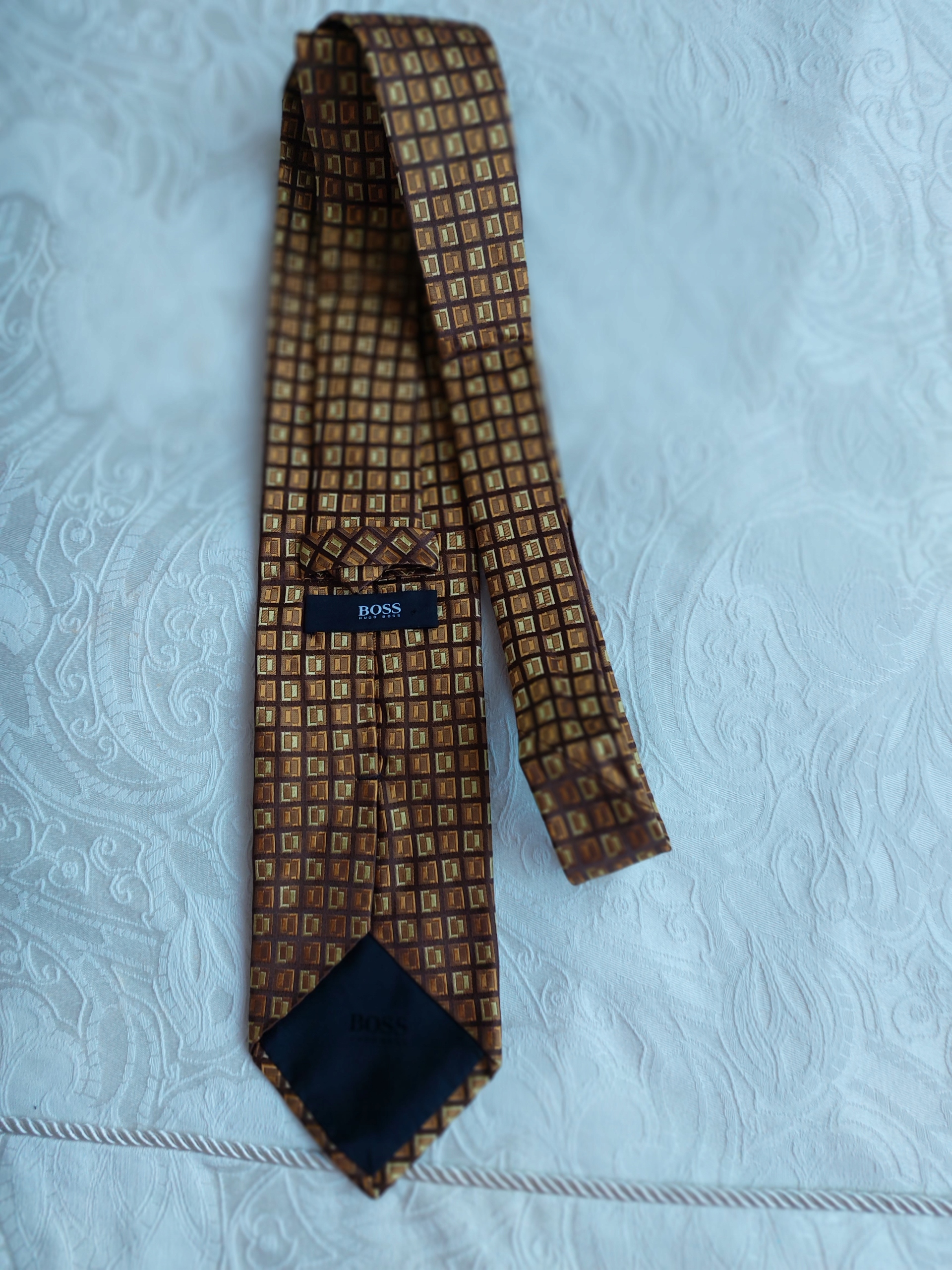 KRAWAT BOSS 100 % jedwab złoty Marka BOSS