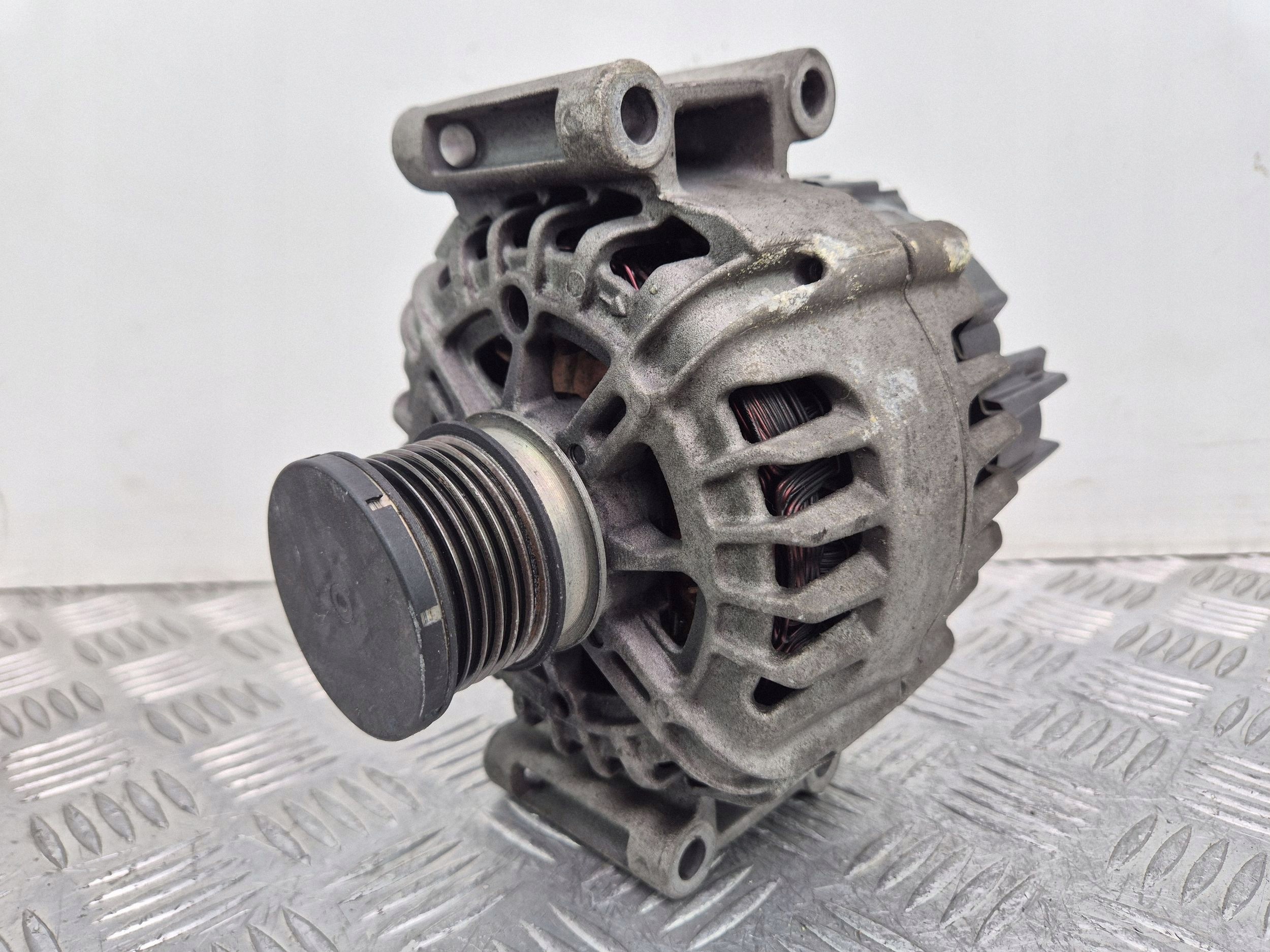 Mercedes C180 W204 1.8 Alternator A0009067902
