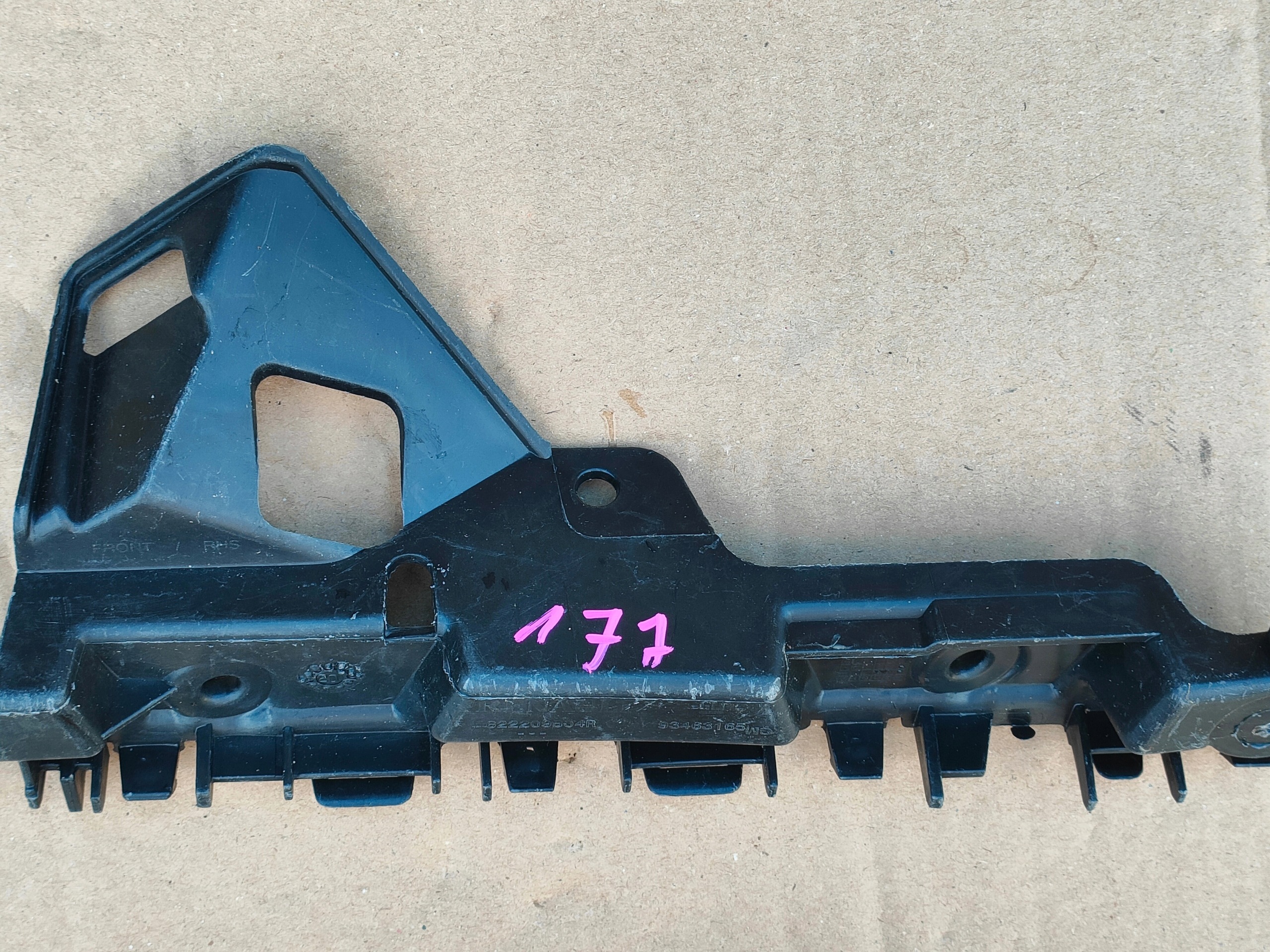 Renault Trafic III bumper bracket front left 622209504R