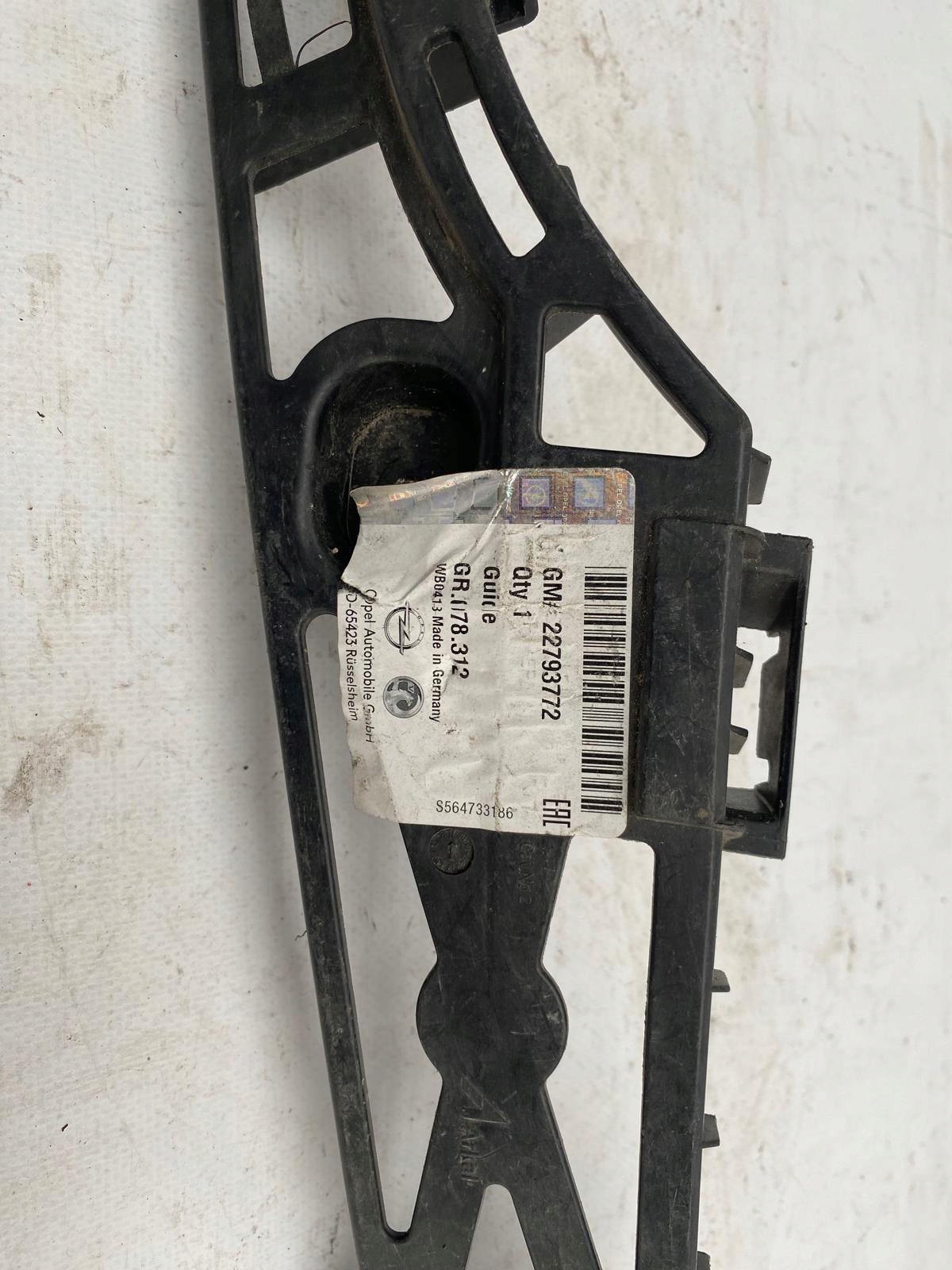 OPEL INSIGNIA A 08- bumper bracket of the rear holder bracket right