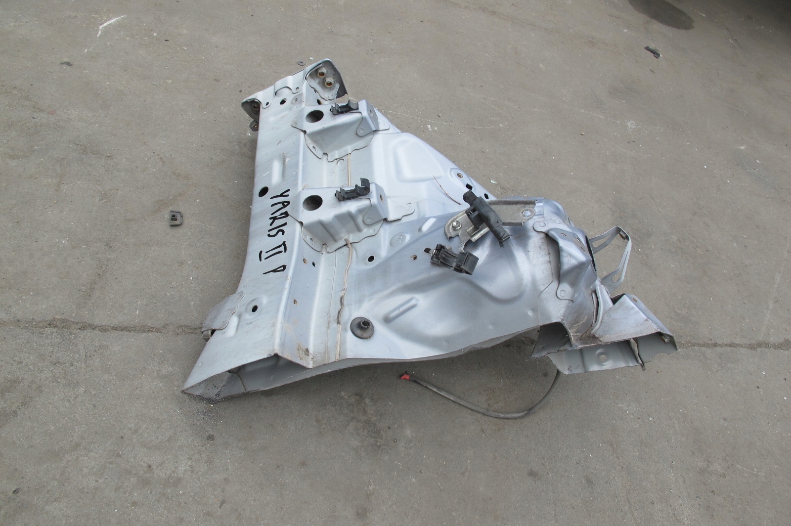 TOYOTA YARIS 2 II quarter right front front