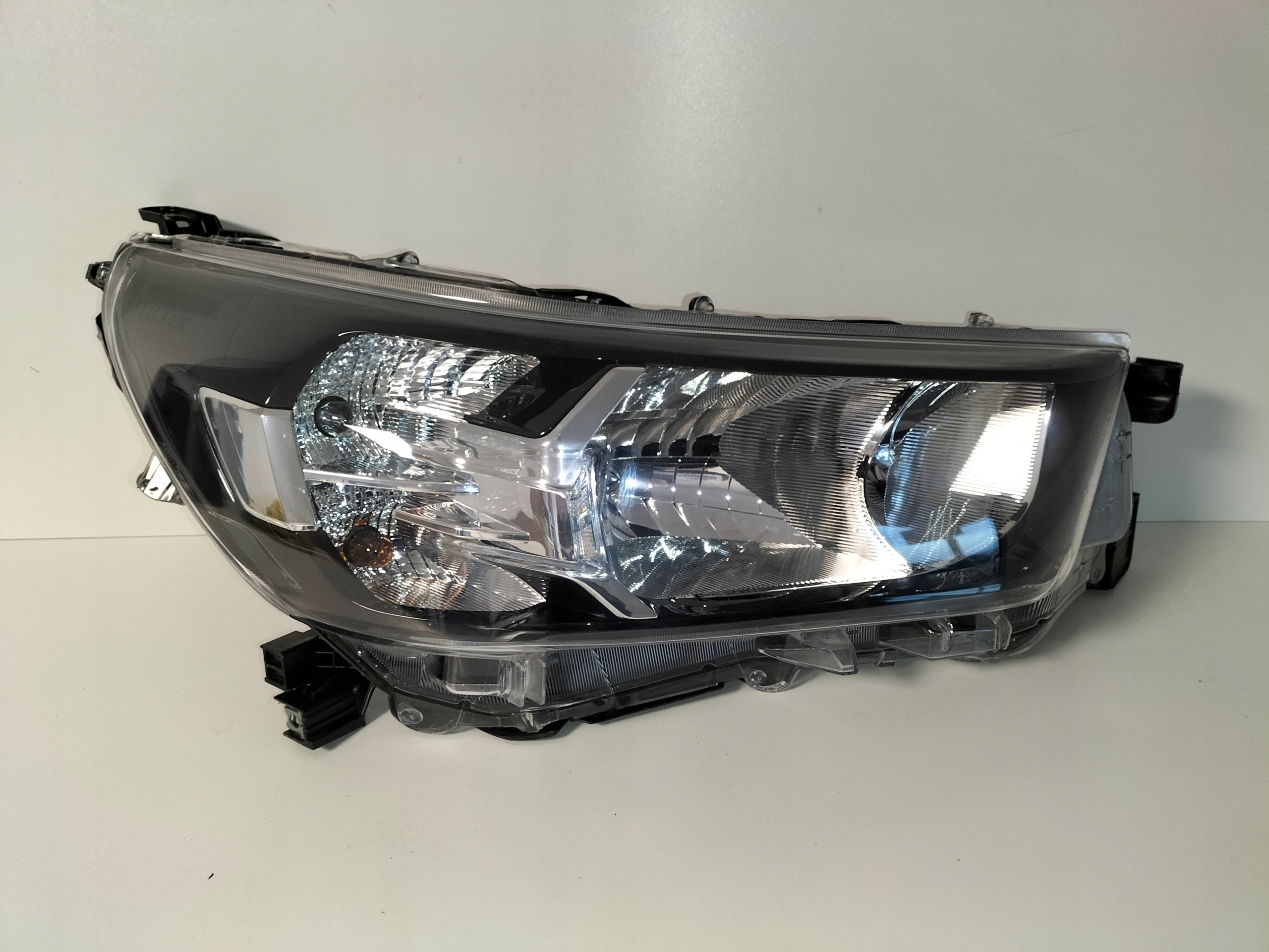 light front reflektor right TOYOTA HILUX VIII LIFT 20