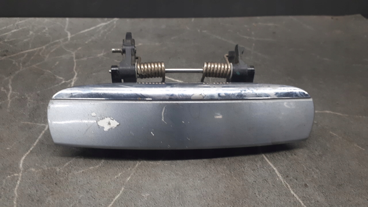 4f0837208b РУЧКА ПРАВЫЙ ПЕРЕД AUDI A6 C6