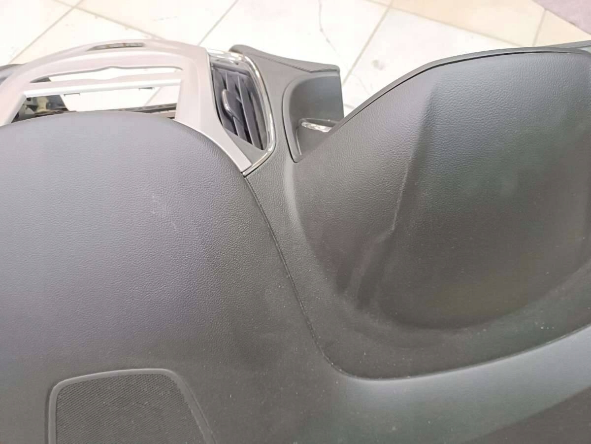 dashboard instrument panel console Chevrolet Cruze 2017