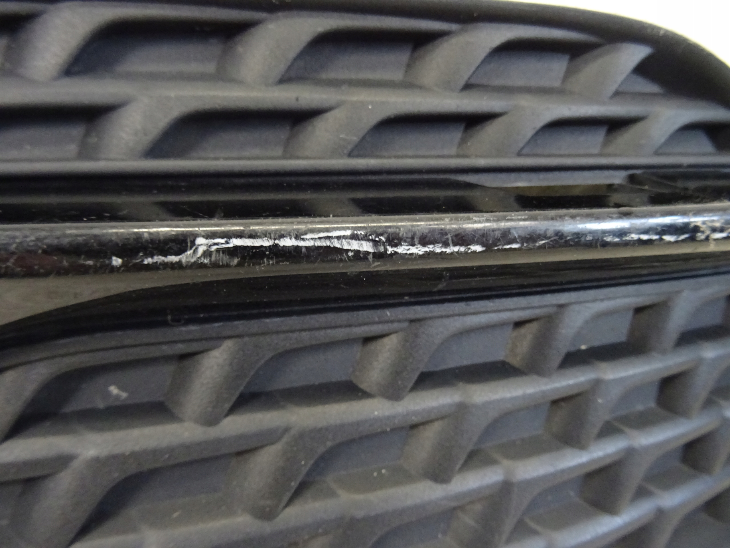 grid of a bumper front front left AUDI A5 8T LIFT 8T0807681H