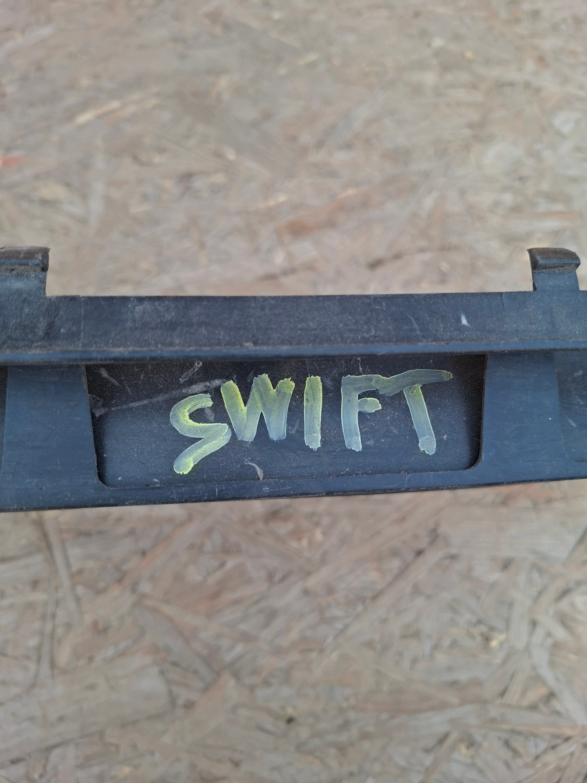 Lüftungsgitter mitte der Stoßstange SUZUKI SWIFT IV