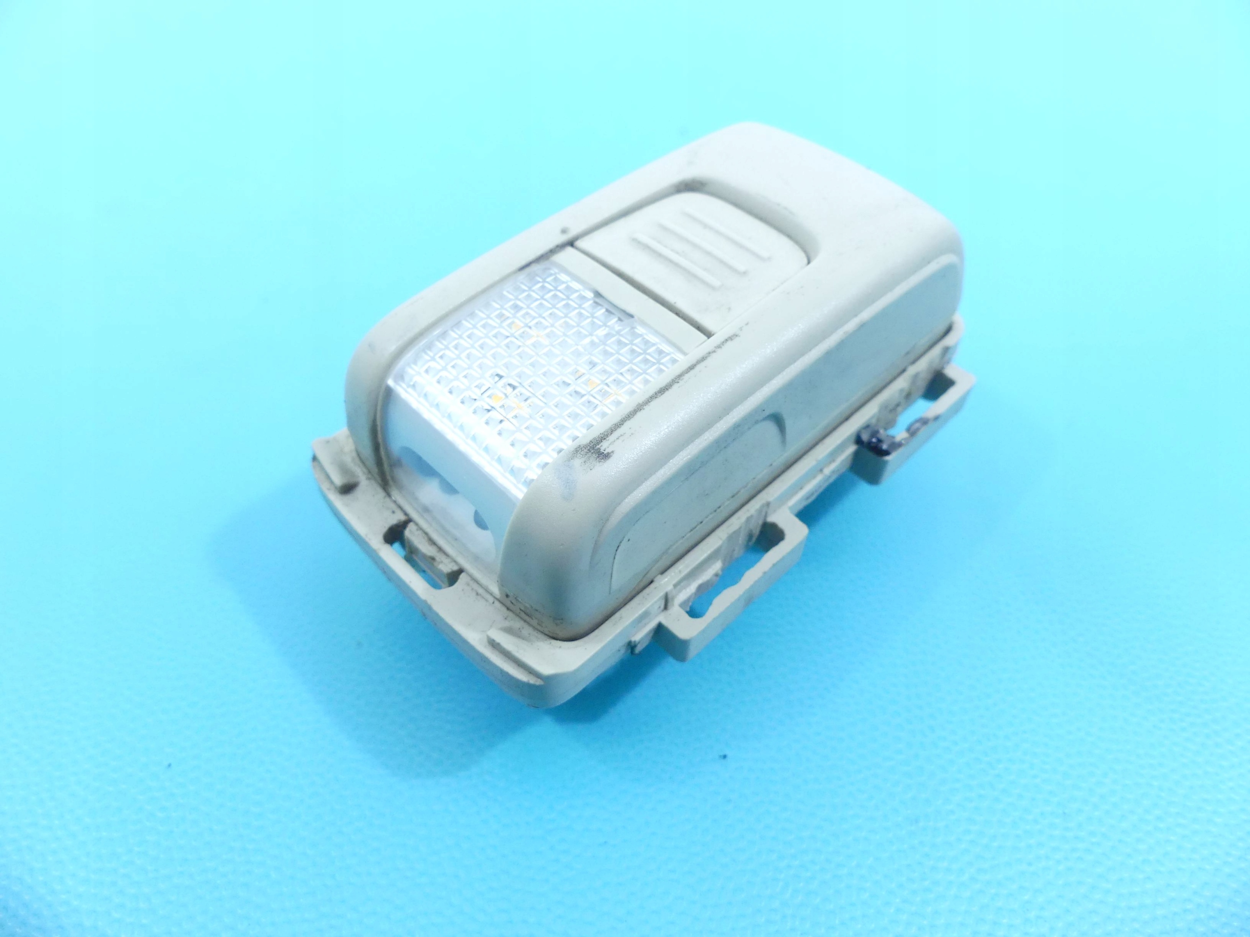 3T0947509 - ЛІХТАРИК SKODA SUPERB II