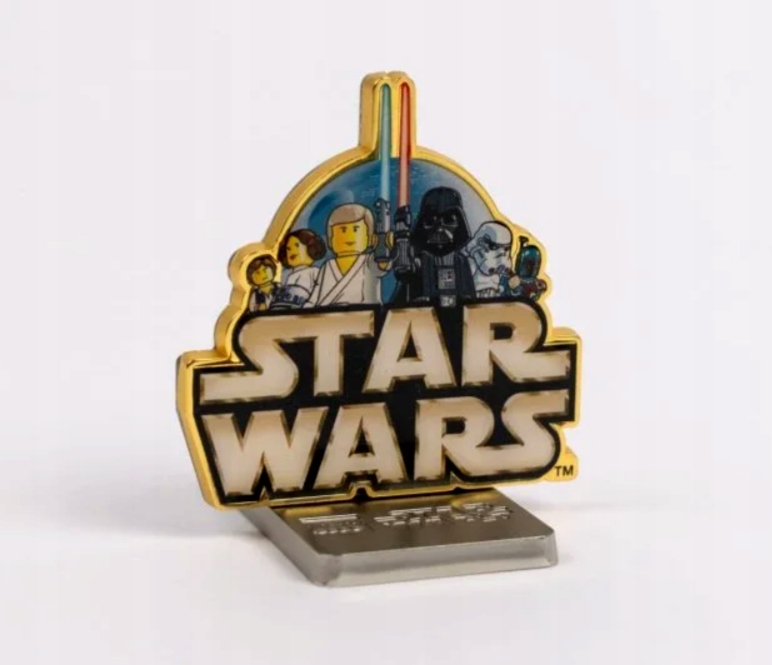 Lego Star Wars 5008948 magnet na ledničku 25. výročí s podstavcem Nový