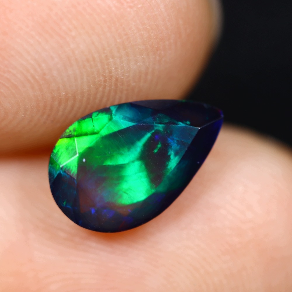 Přírodní opál Černý 1.14 ct Lžička Etiopie certifikát Wbd